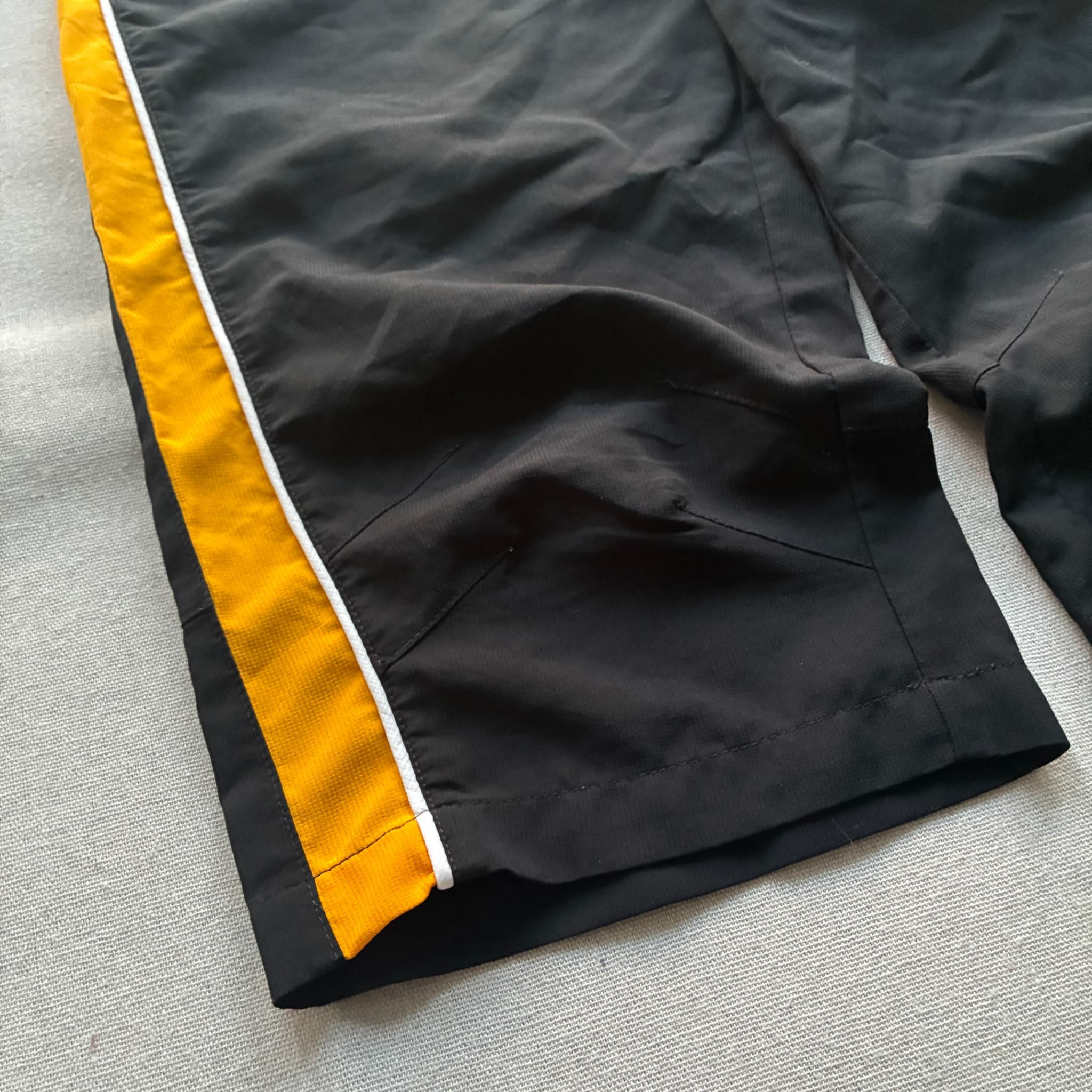 Nike Vintage Nylon Track Shorts Black Yellow S — photo 2 of 8