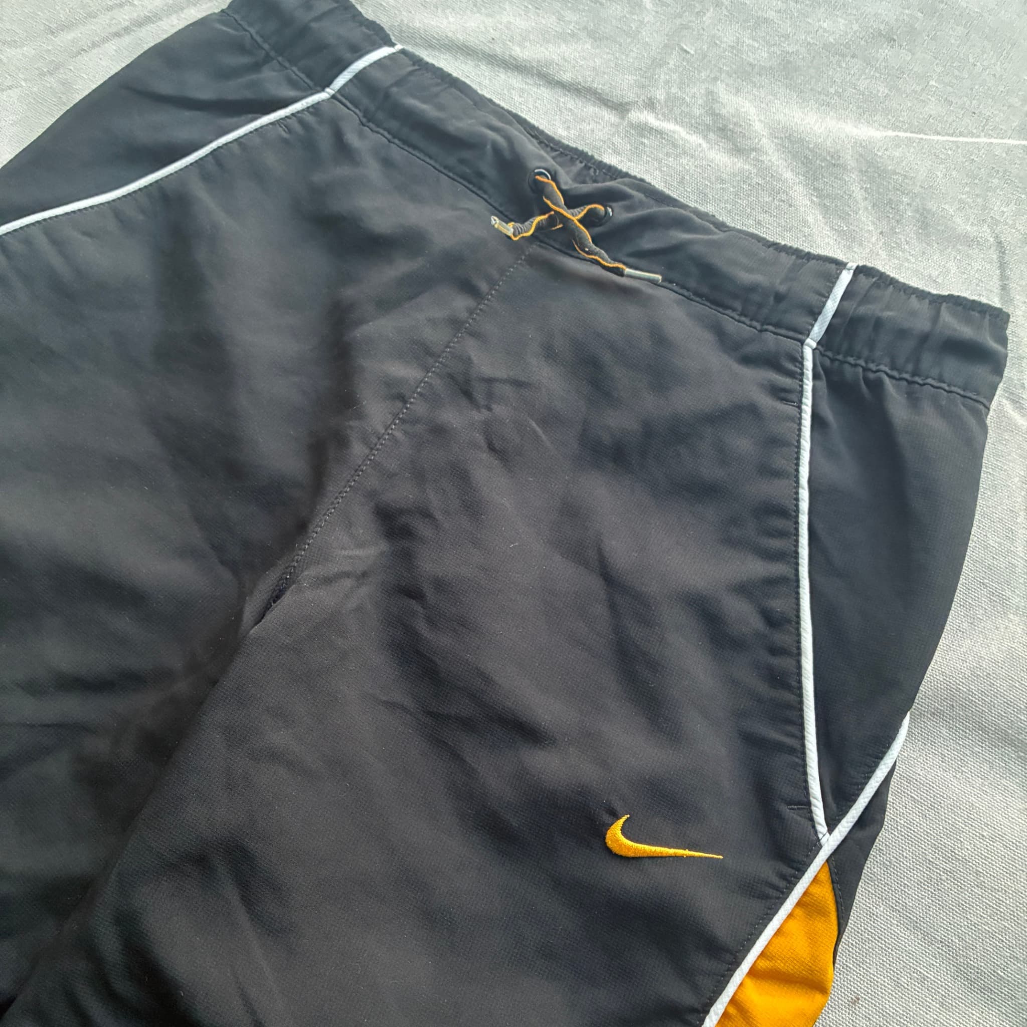Nike Vintage Nylon Track Shorts Black Yellow S — photo 3 of 8