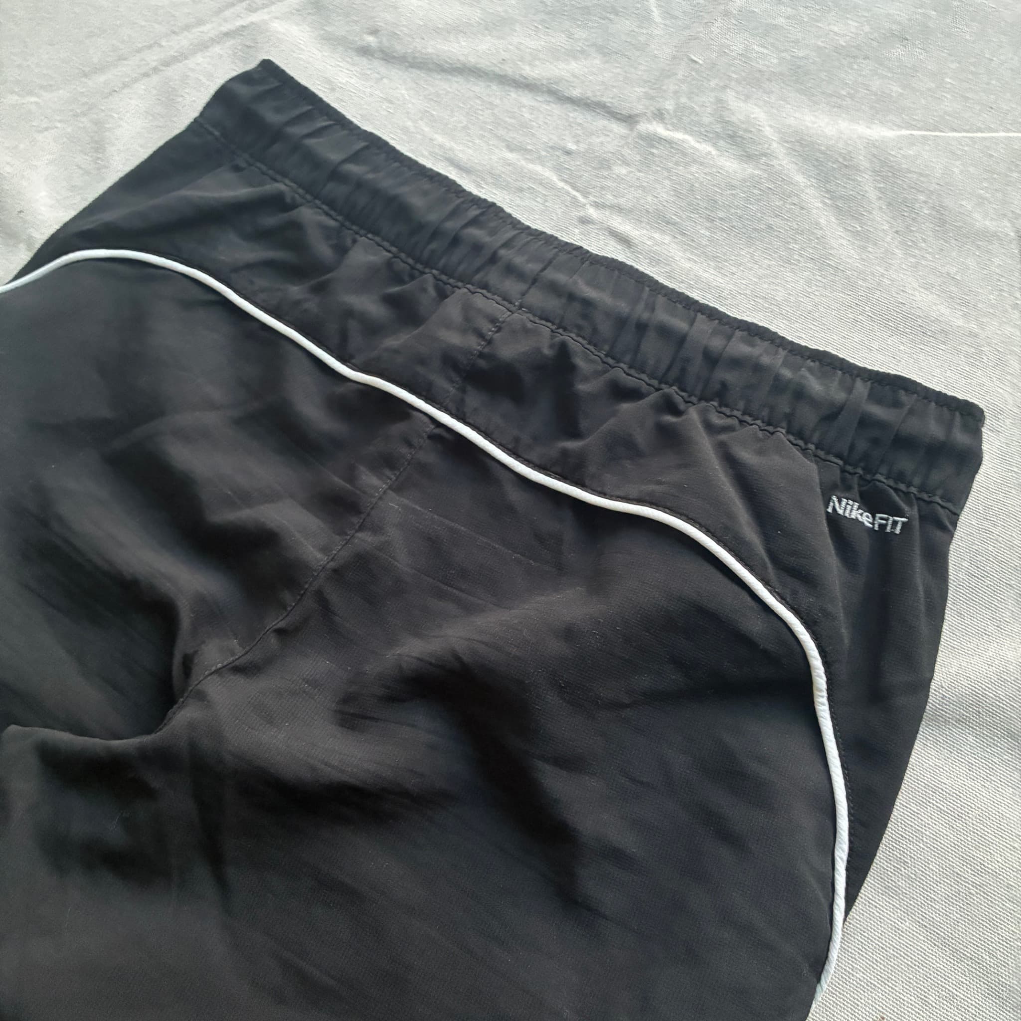 Nike Vintage Nylon Track Shorts Black Yellow S — photo 6 of 8