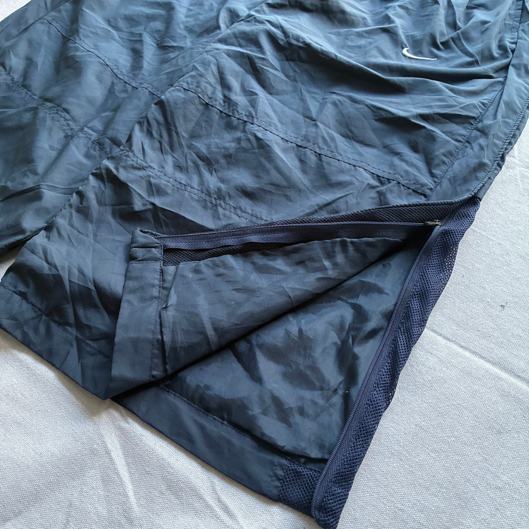 Nike Vintage Nylon Windbreaker Shorts Black Mesh Detail XL — photo 2 of 7