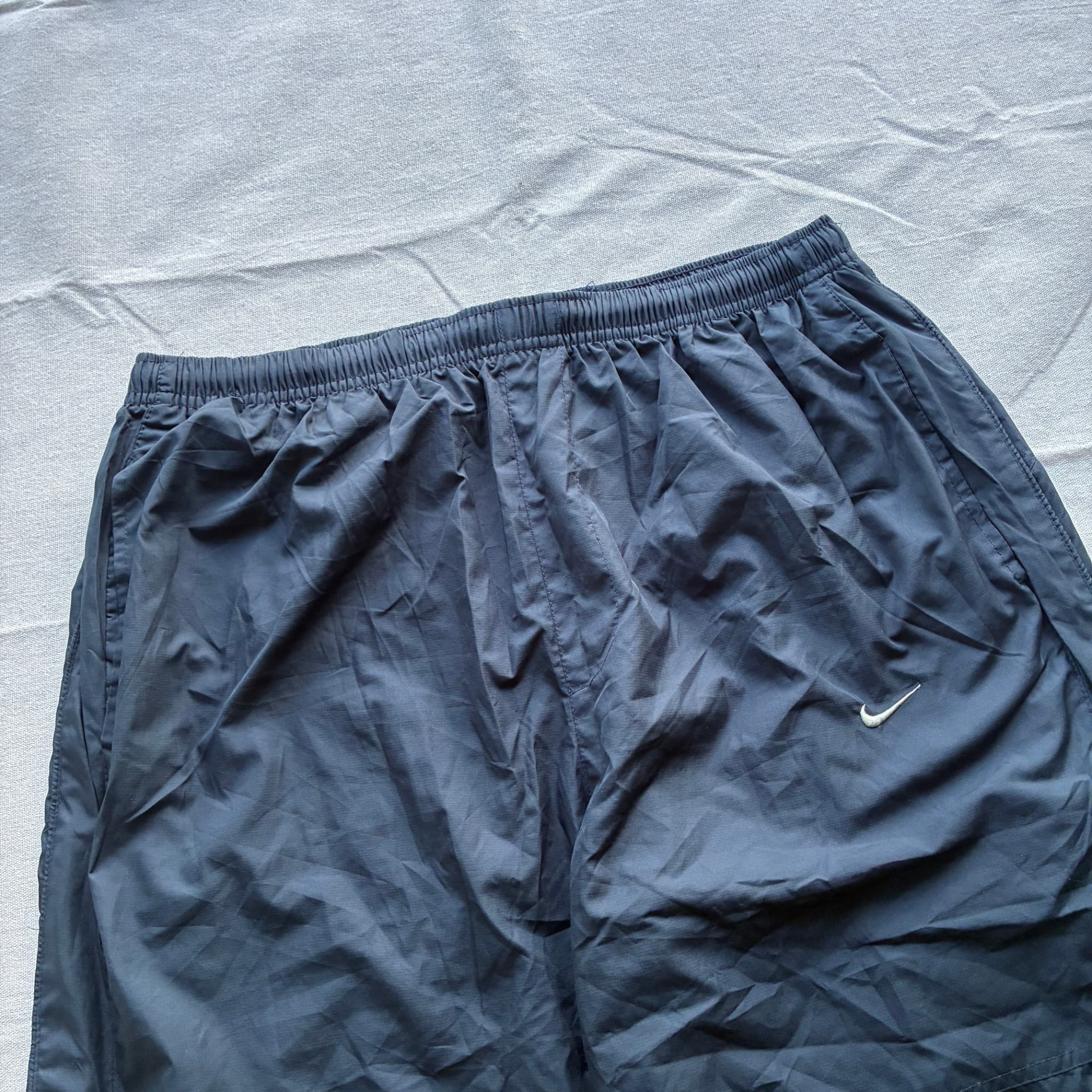Nike Vintage Nylon Windbreaker Shorts Black Mesh Detail XL — photo 3 of 7
