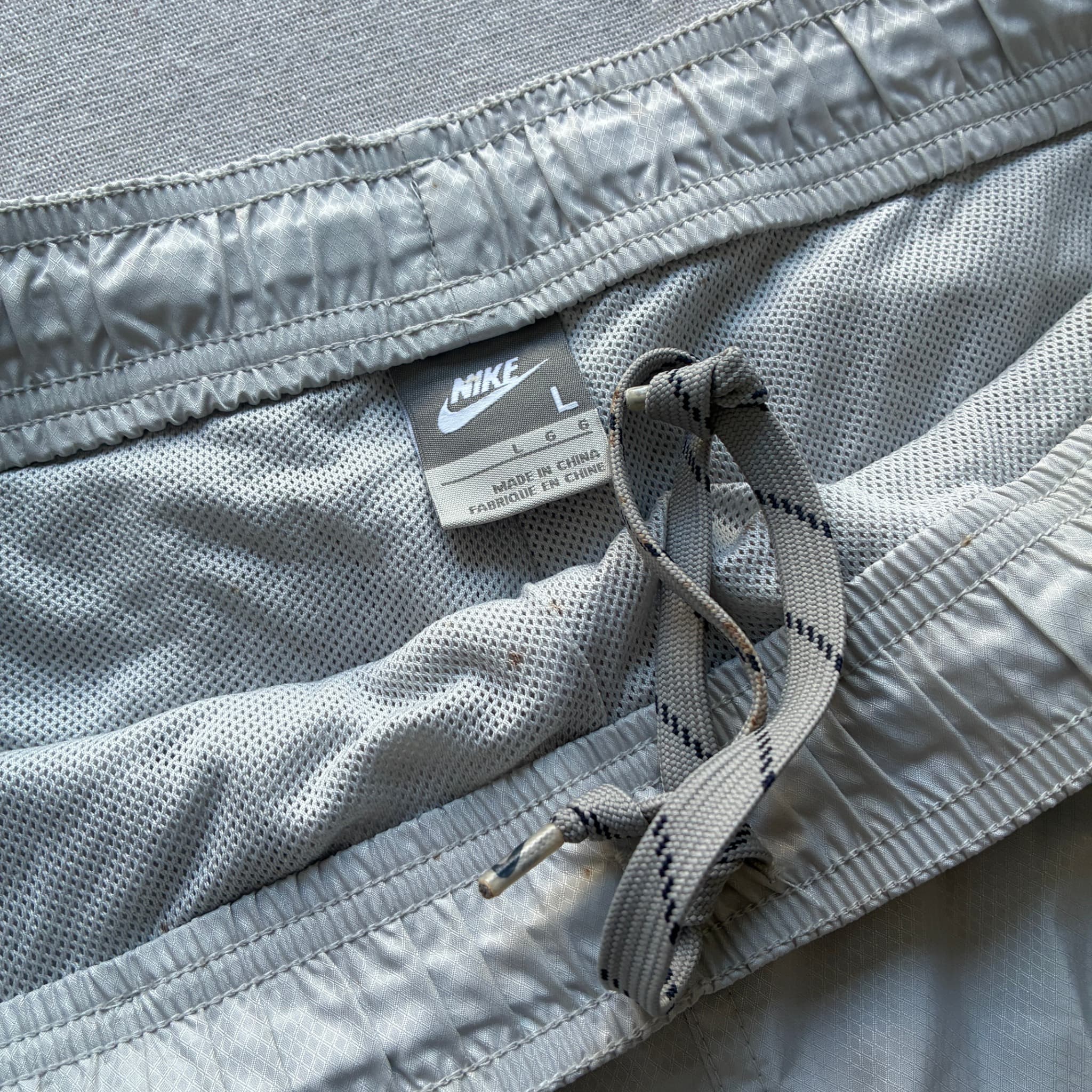 Nike Vintage Silver/Grey Athletic Shorts L — photo 5 of 8