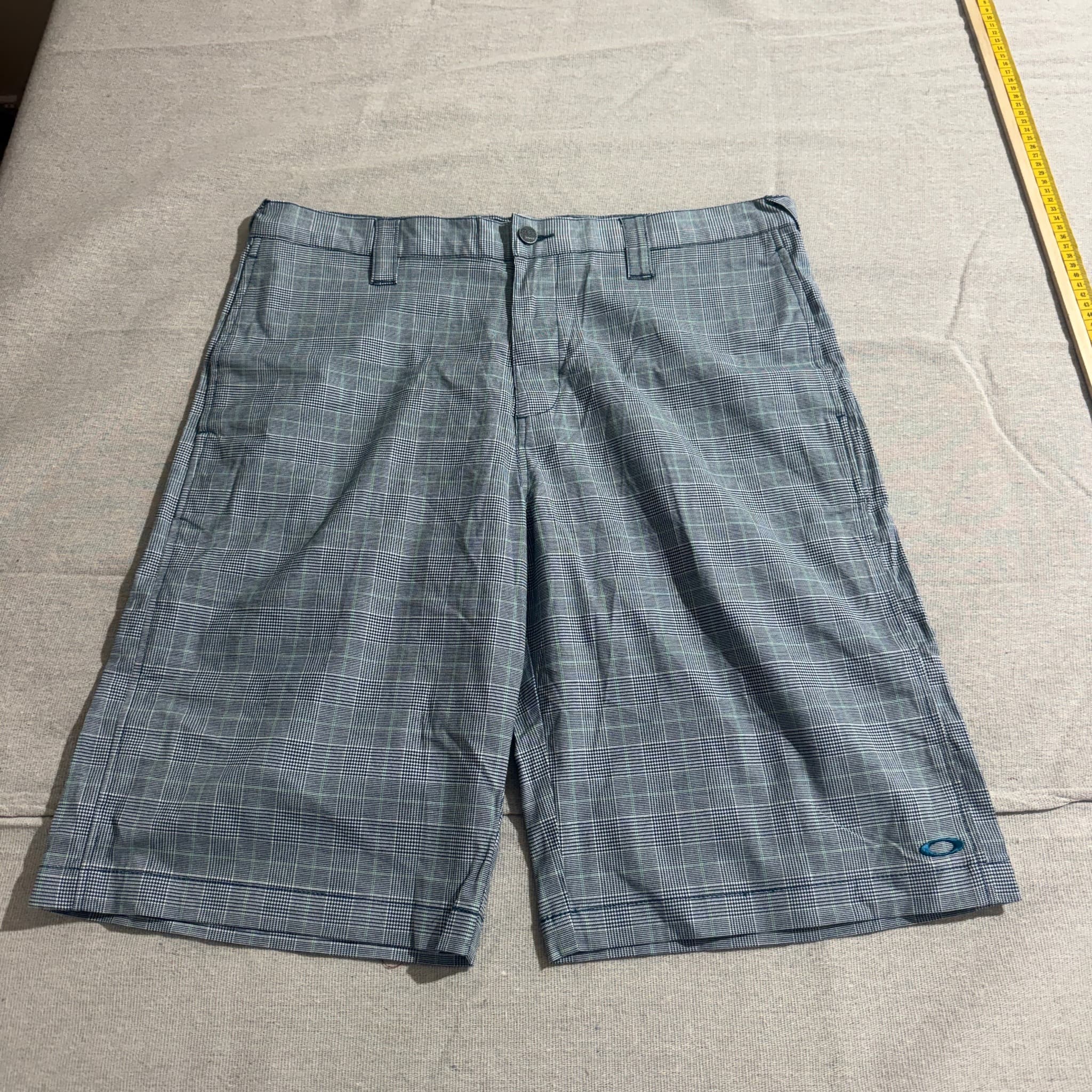 Oakley Men's Plaid Golf Performance Shorts 36W — photo 1 of 8