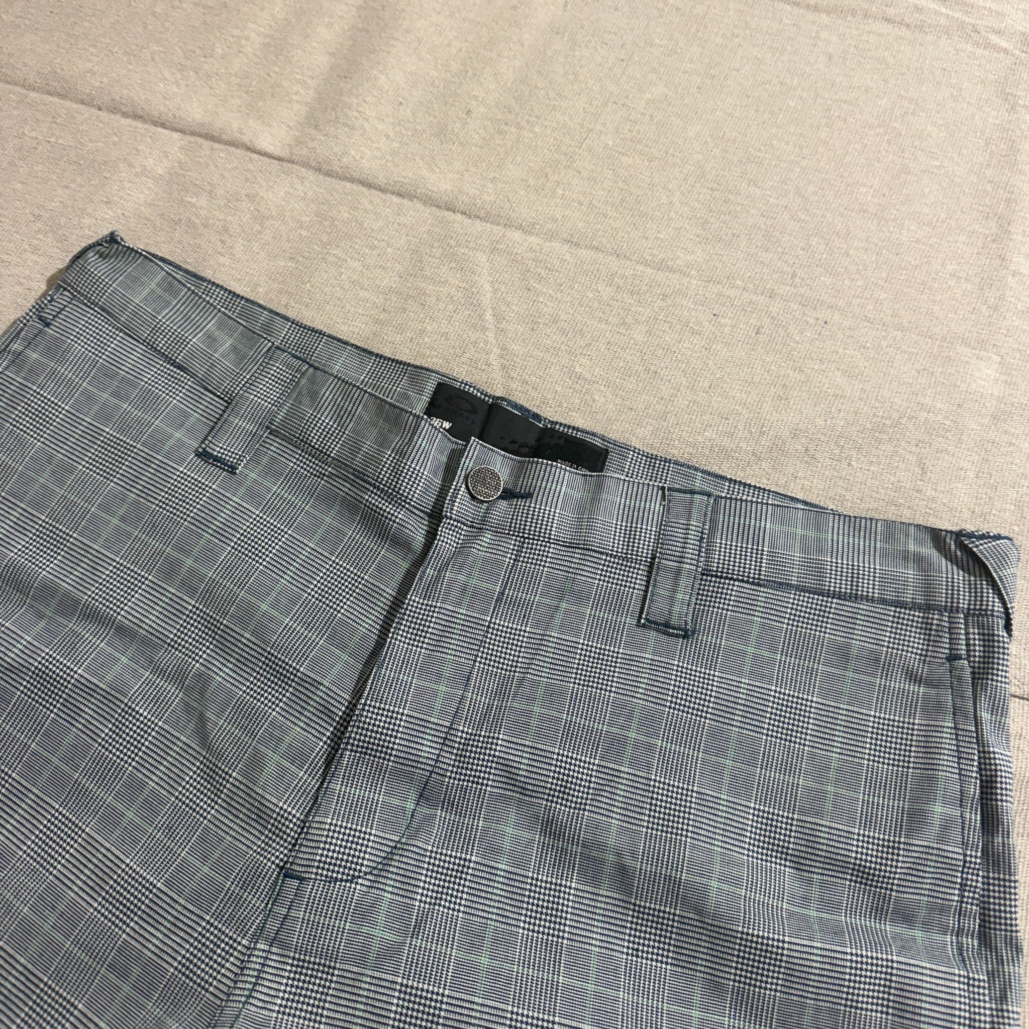 Oakley Men's Plaid Golf Performance Shorts 36W — photo 3 of 8