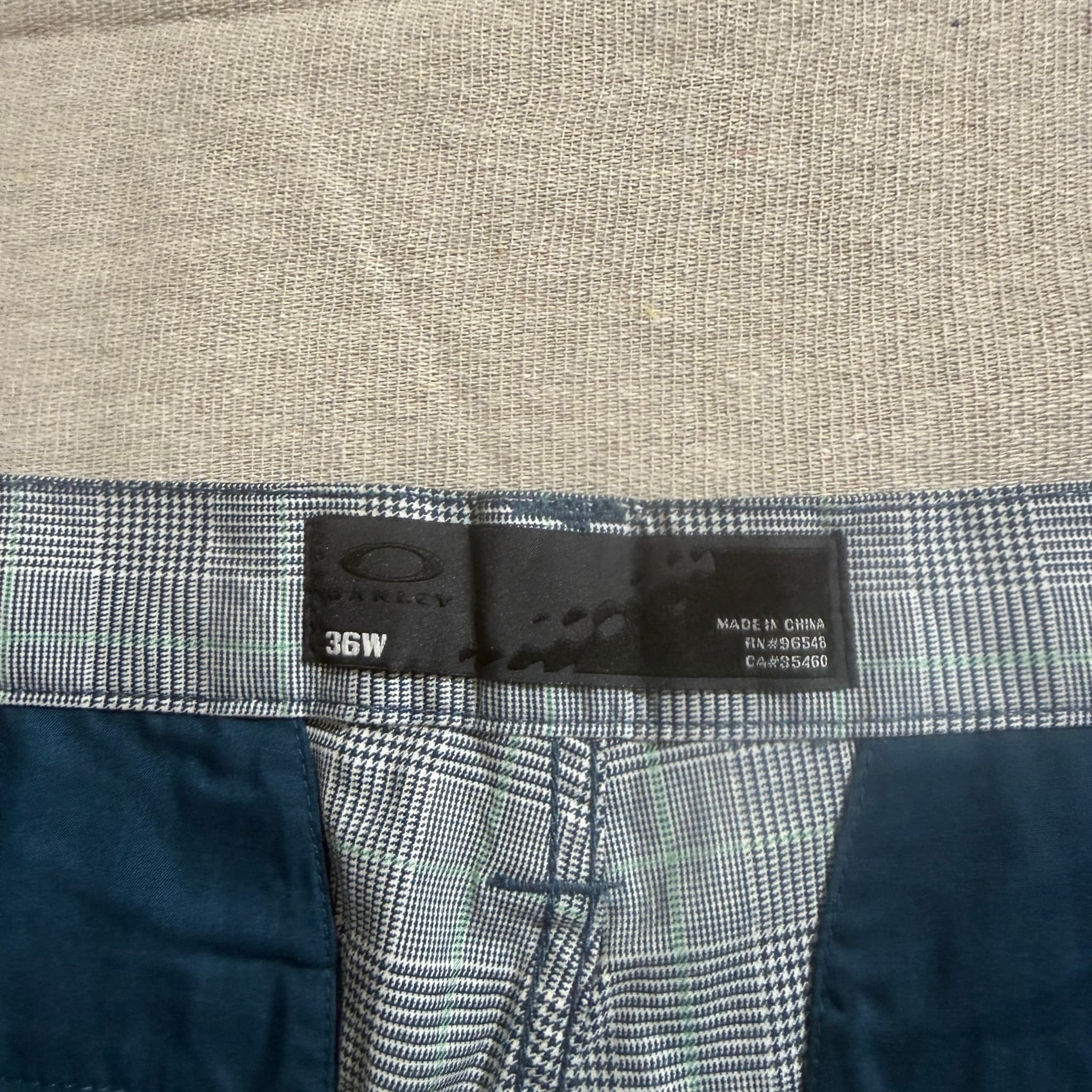 Oakley Men's Plaid Golf Performance Shorts 36W — photo 4 of 8