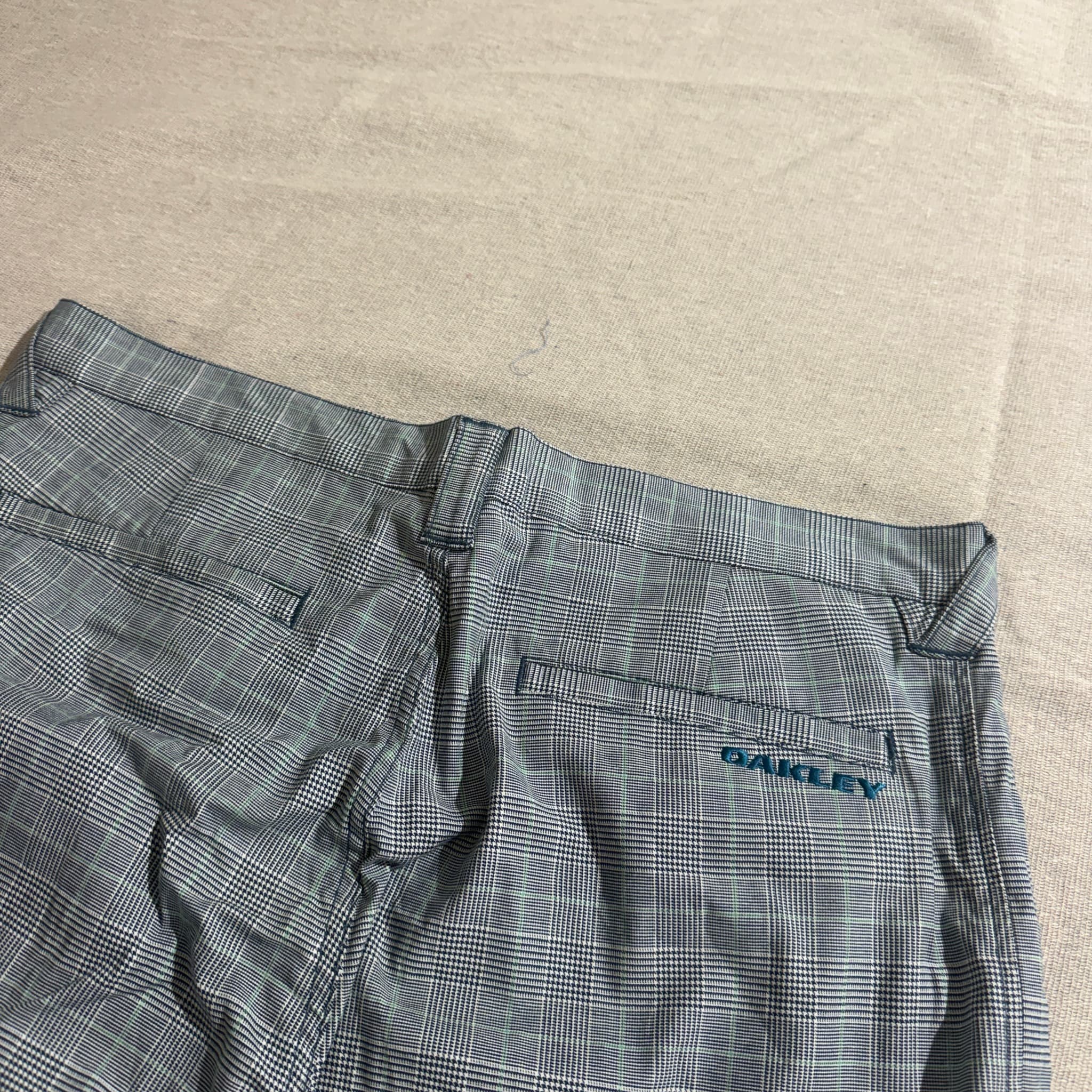 Oakley Men's Plaid Golf Performance Shorts 36W — photo 5 of 8