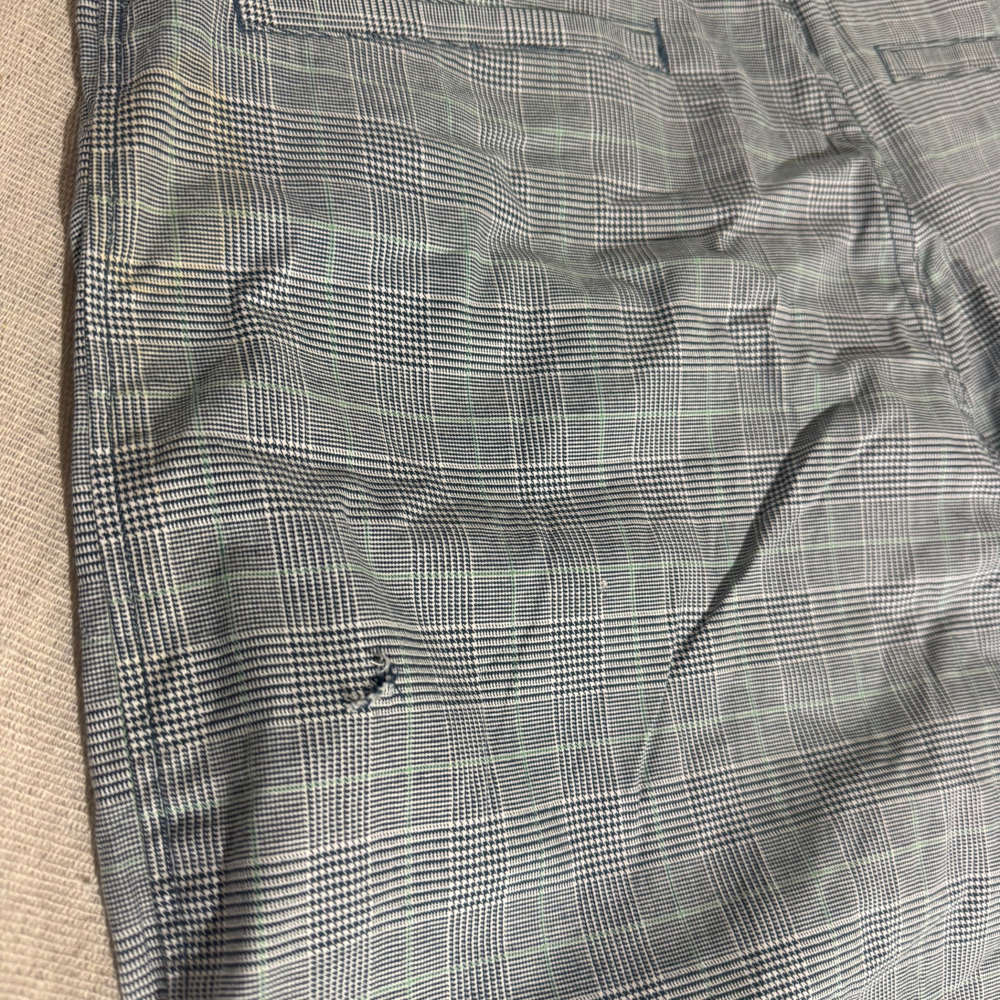 Oakley Men's Plaid Golf Performance Shorts 36W — photo 6 of 8