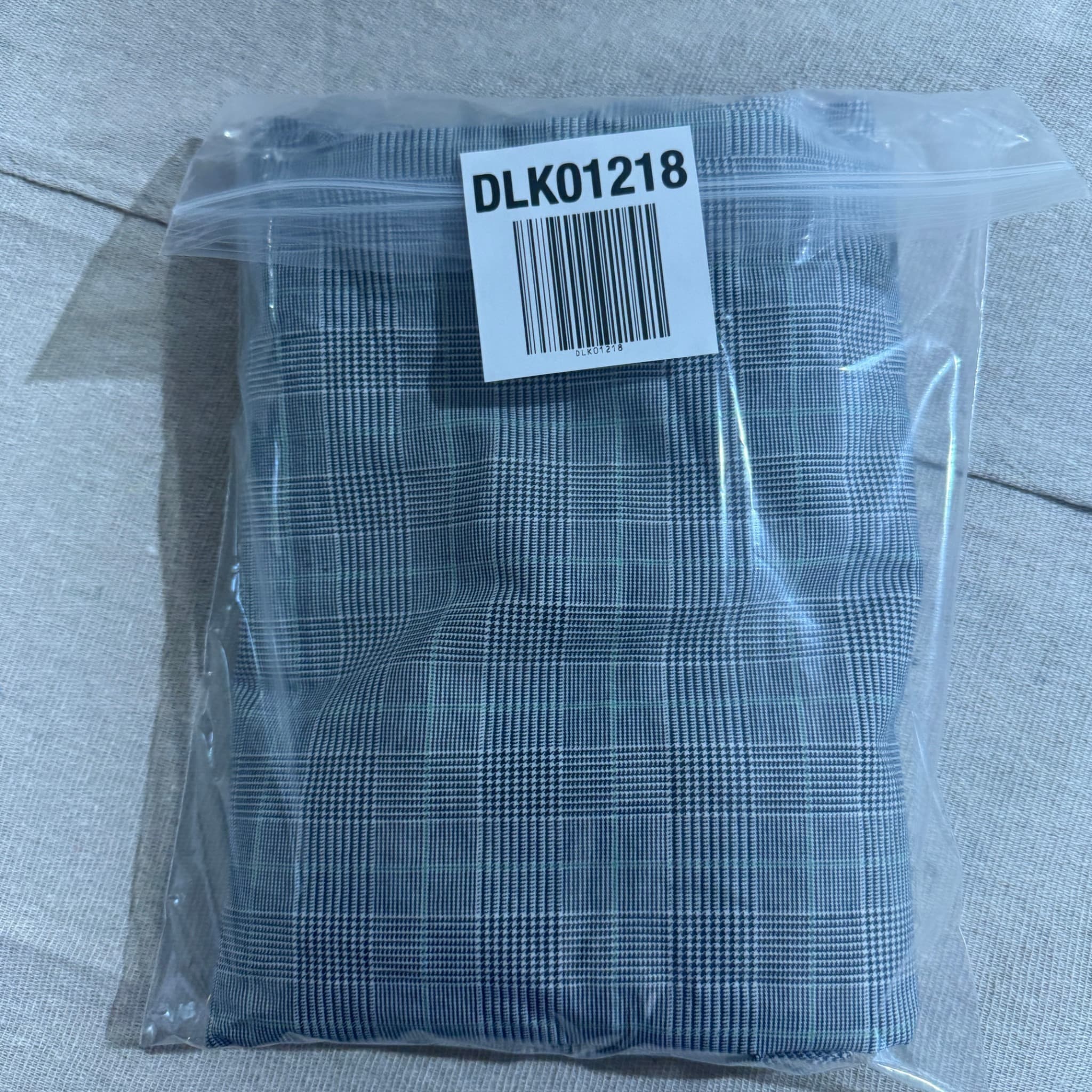 Oakley Men's Plaid Golf Performance Shorts 36W — photo 8 of 8