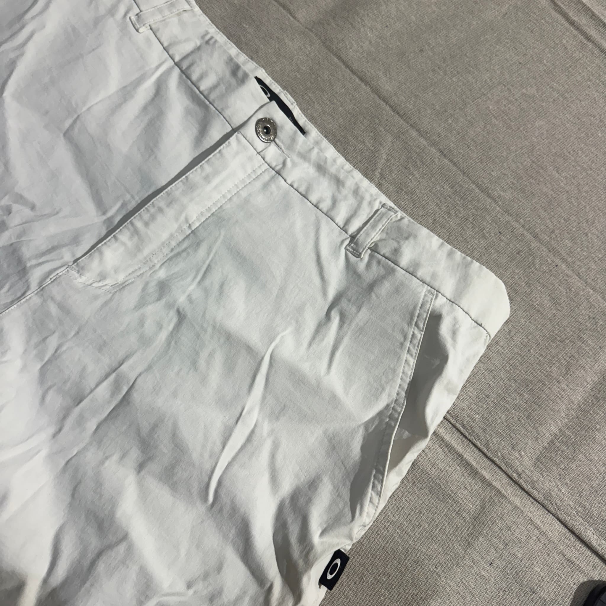 Oakley Men's White Casual Performance Shorts Size 40 — photo 3 of 6