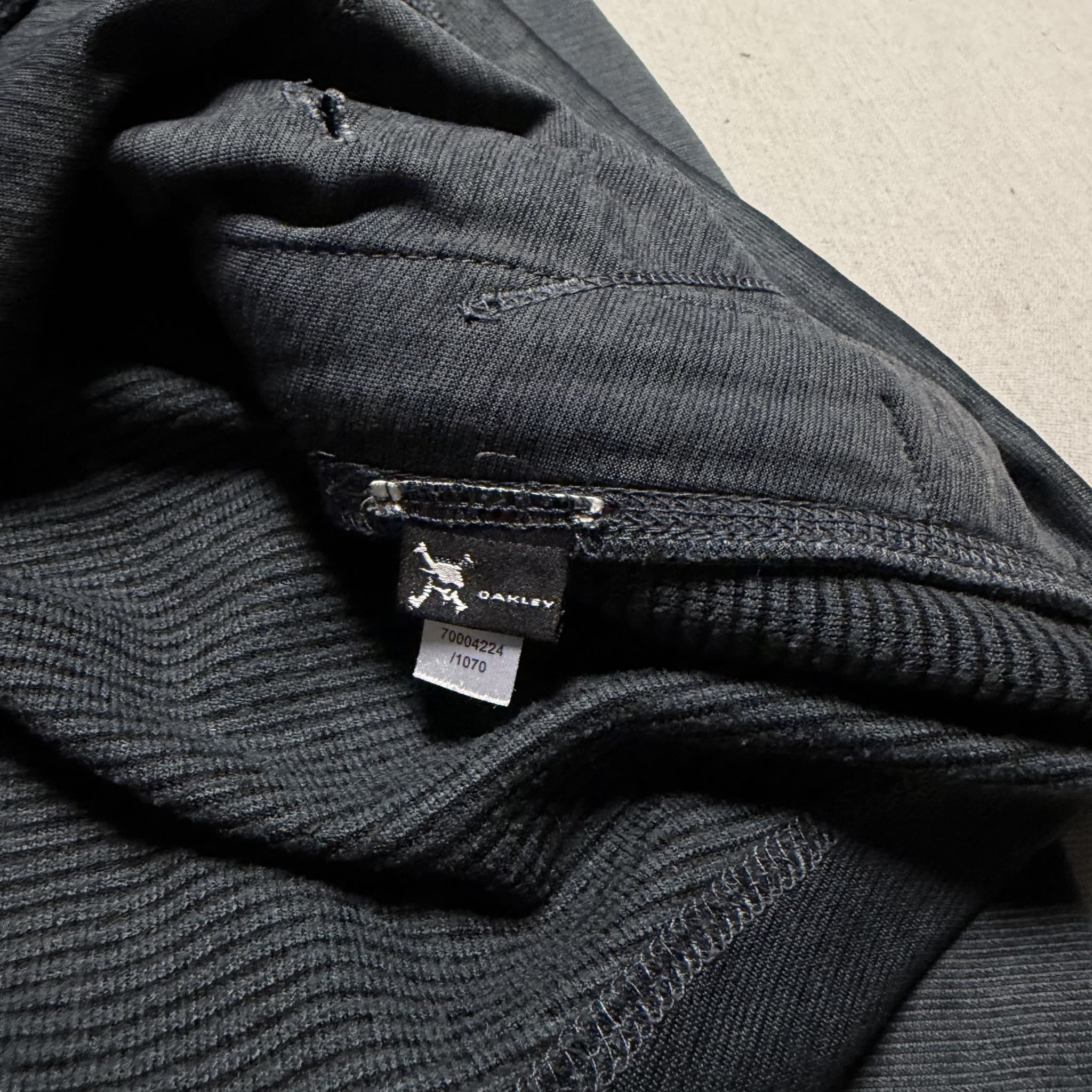 Oakley Performance Tech Hoodie Black Pullover Size S — photo 5 of 8