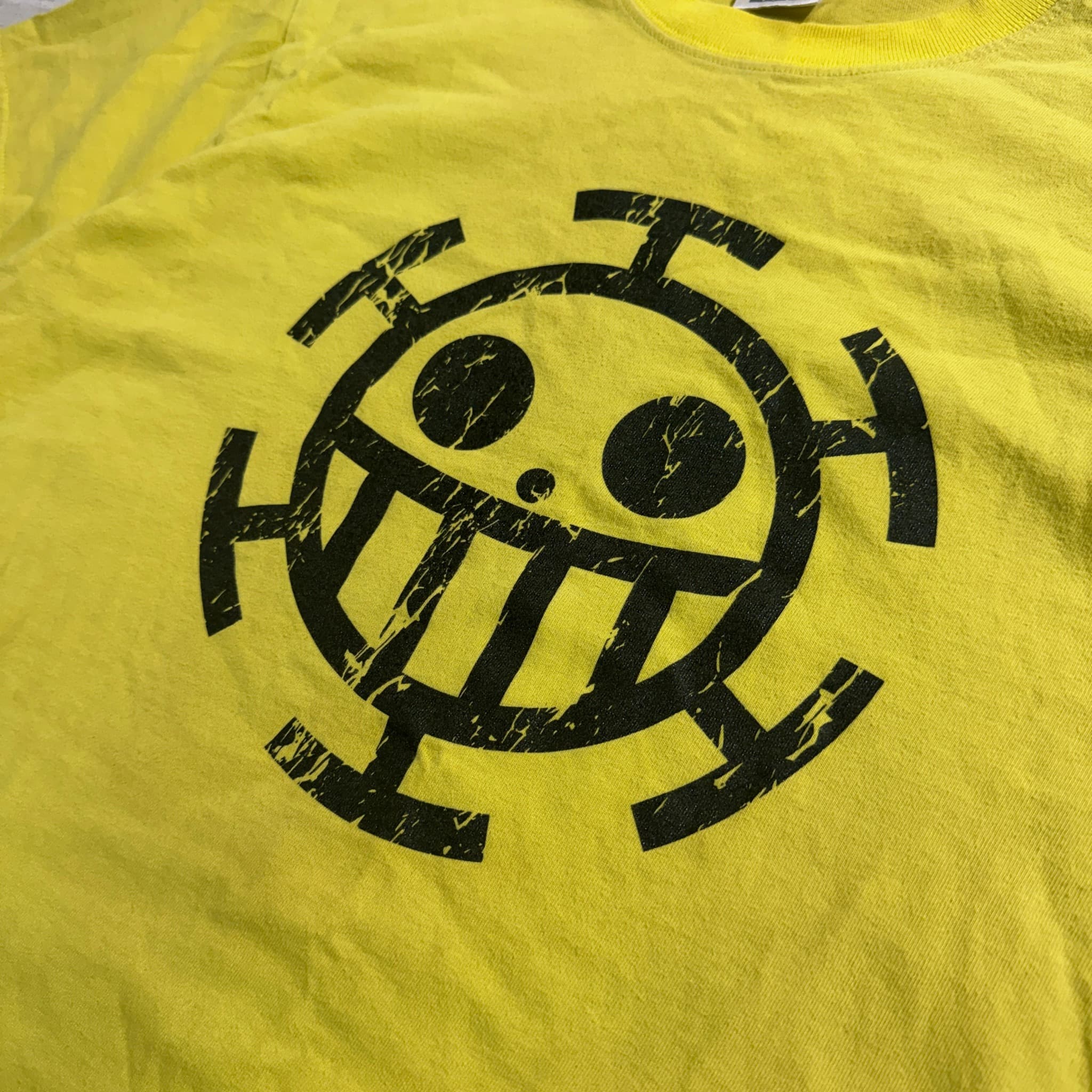 One Piece Trafalgar Law Jolly Roger T-Shirt Yellow M — photo 2 of 7