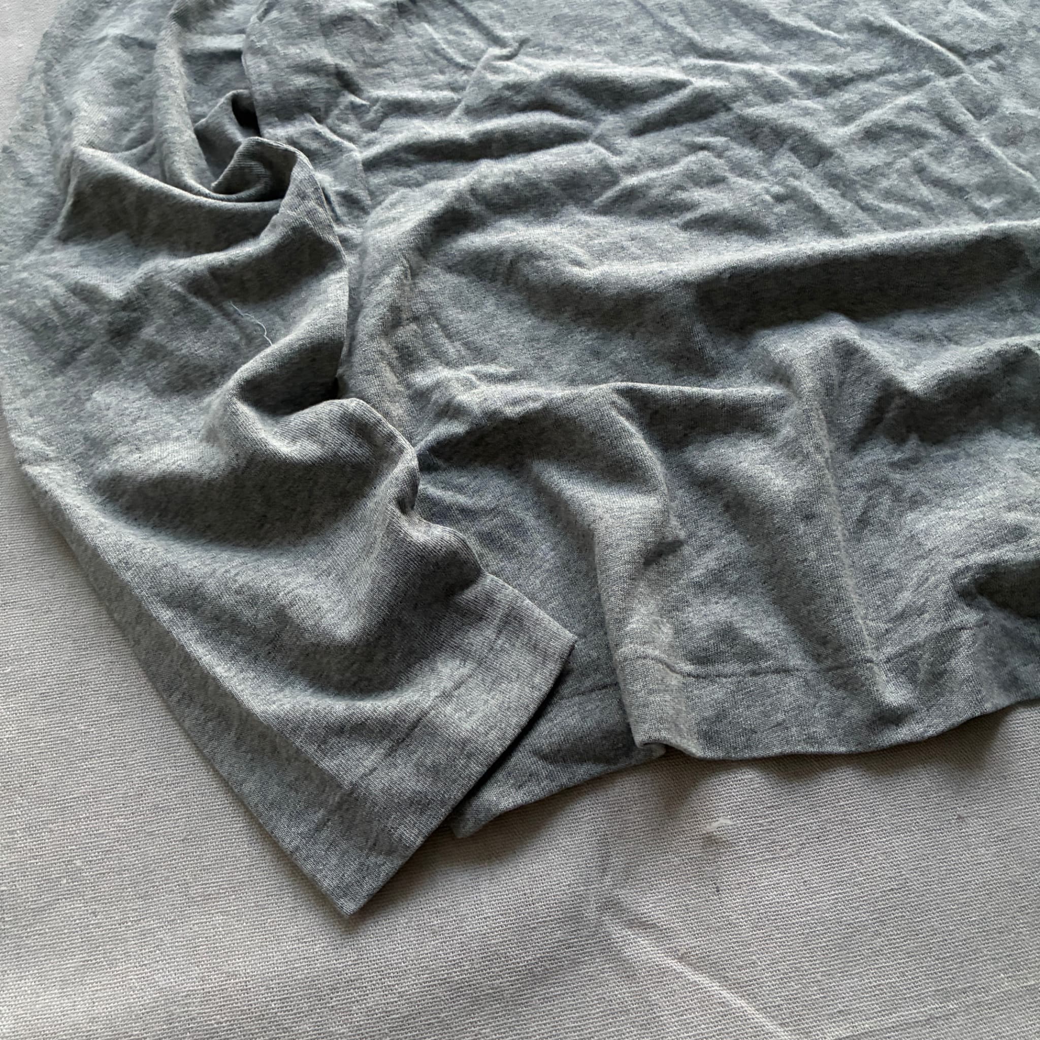 PLAY COMME des GARÇONS PLAY Grey Long Sleeve Heart Logo T-Shirt — photo 2 of 7