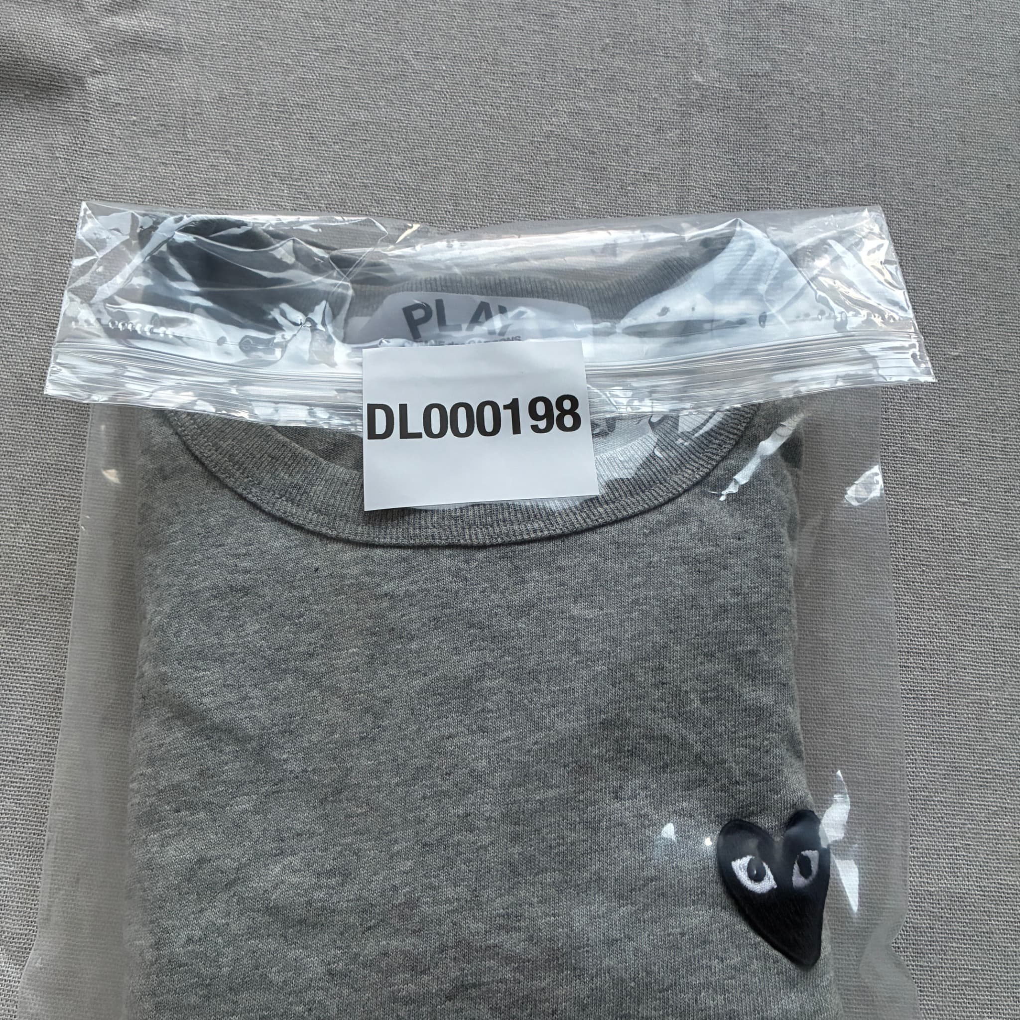 PLAY COMME des GARÇONS PLAY Grey Long Sleeve Heart Logo T-Shirt — photo 7 of 7