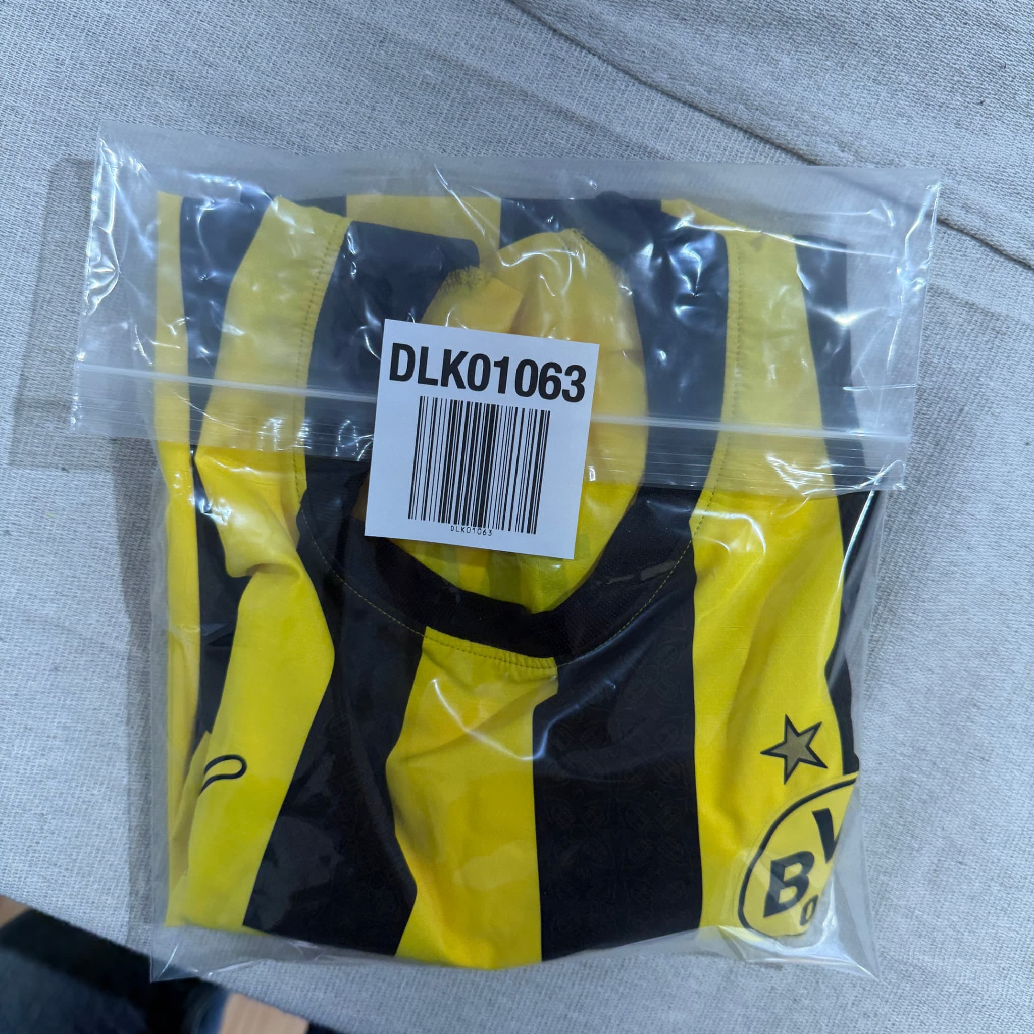 Puma Borussia Dortmund 2022-23 Home Jersey Size M — photo 12 of 12