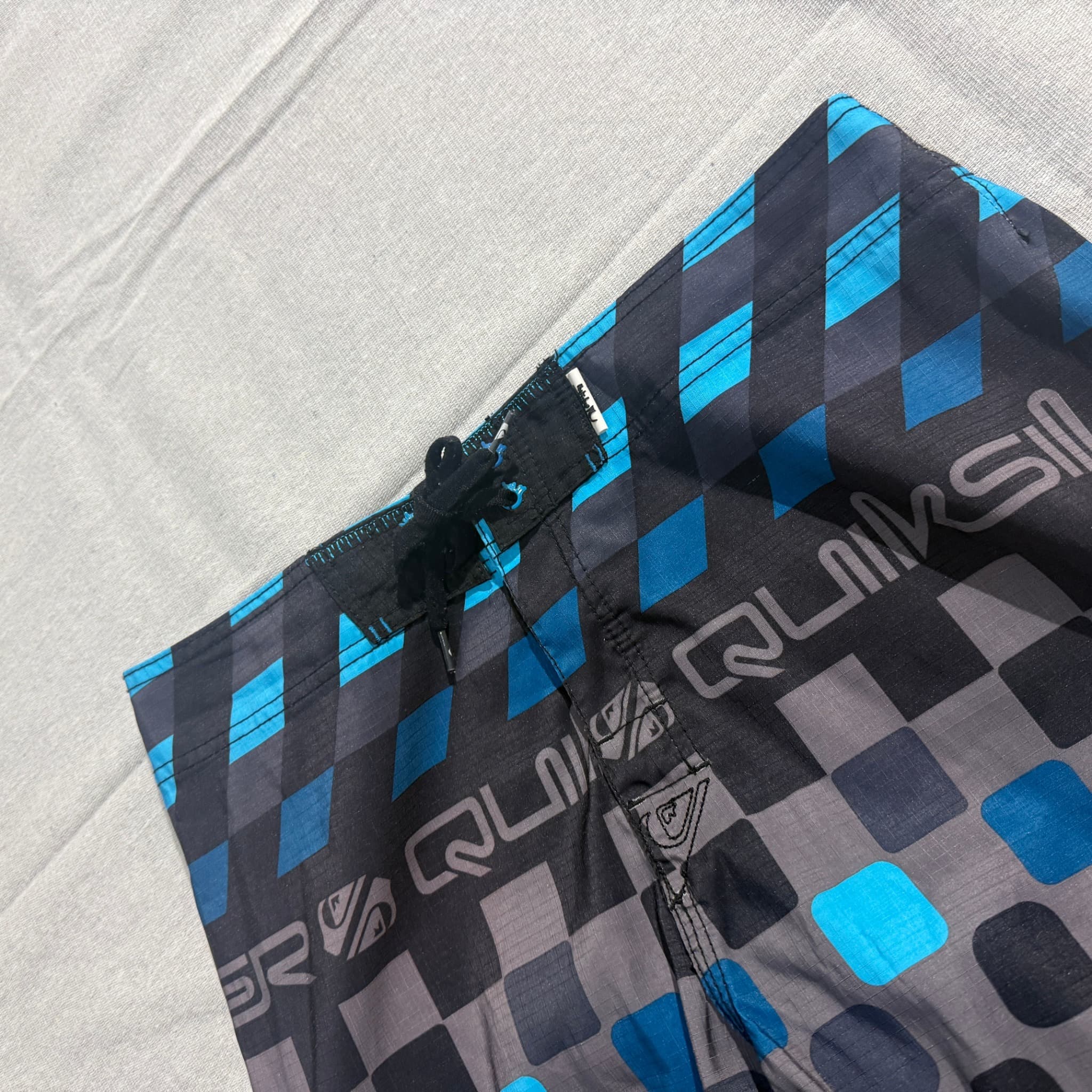 Quiksilver Men's Geometric Polka Dot Boardshorts — photo 3 of 6