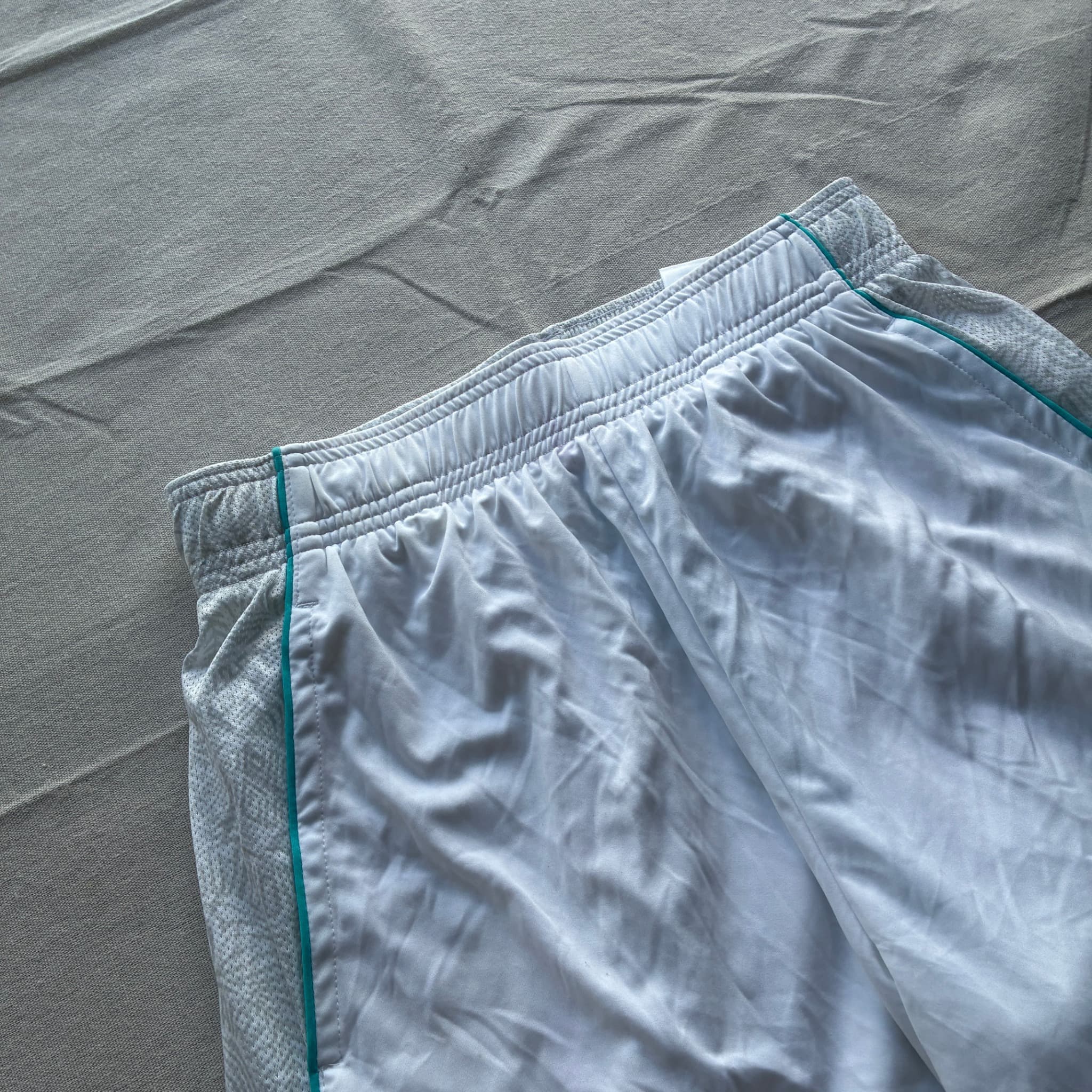 Reebok Men's Athletic Basketball Shorts White With Teal Trim — photo 3 of 7