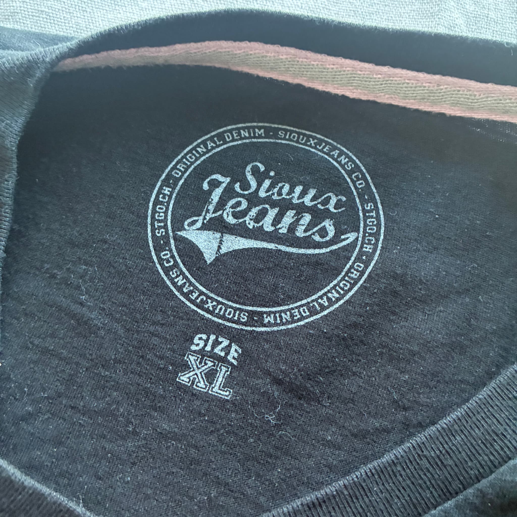 Sioux Jeans V-Neck Graphic T-Shirt Black XL — photo 4 of 7