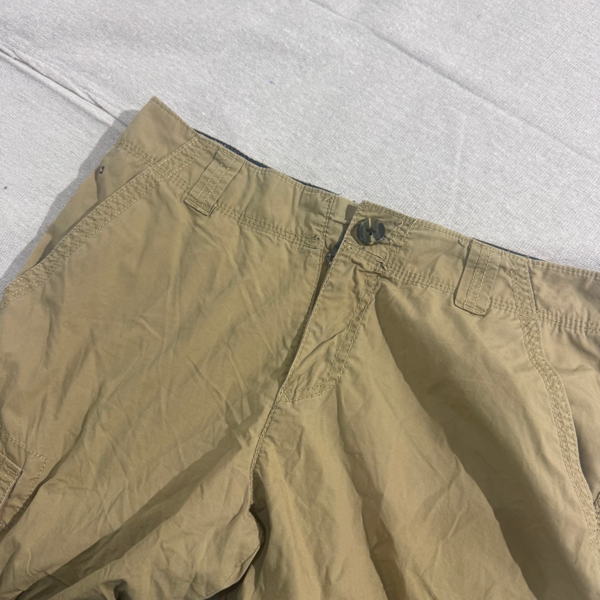 Tommy Hilfiger Men's Khaki Cargo Shorts Size 18 — photo 4 of 7