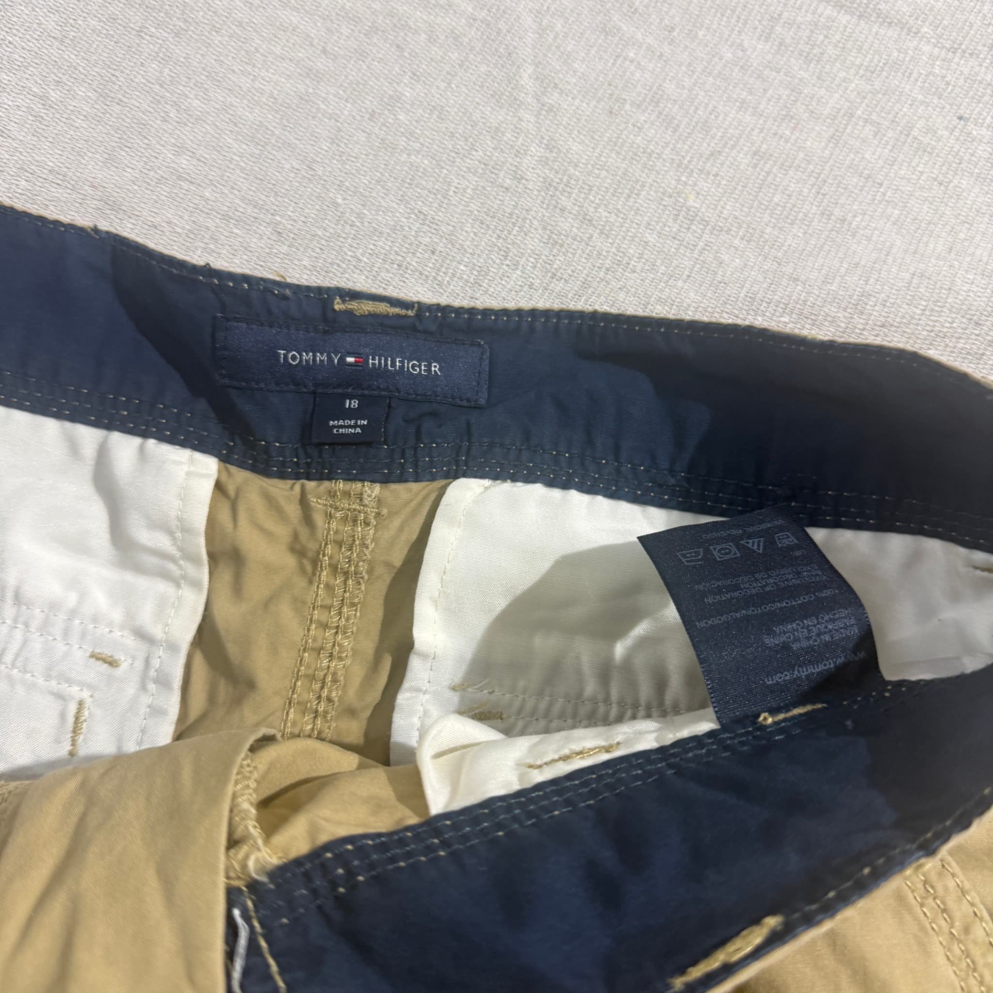 Tommy Hilfiger Men's Khaki Cargo Shorts Size 18 — photo 5 of 7