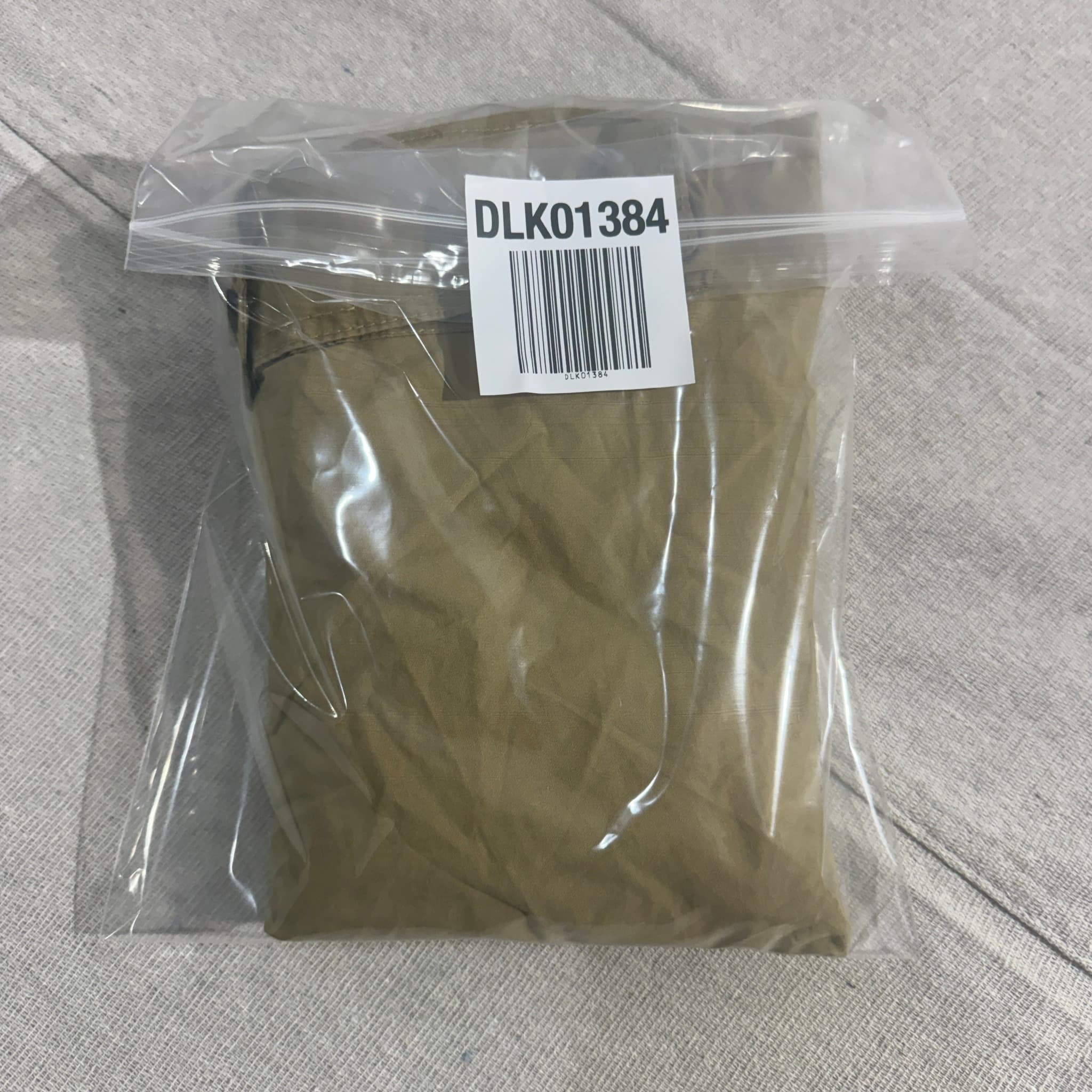 Tommy Hilfiger Men's Khaki Cargo Shorts Size 18 — photo 7 of 7