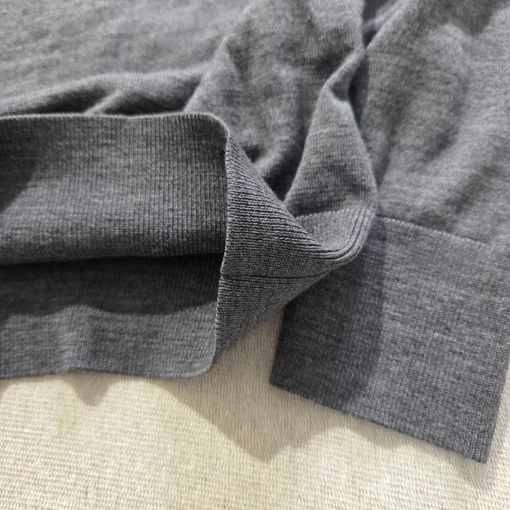 Uniqlo Extra Fine Merino Crew Neck Sweater Grey — photo 2 of 9