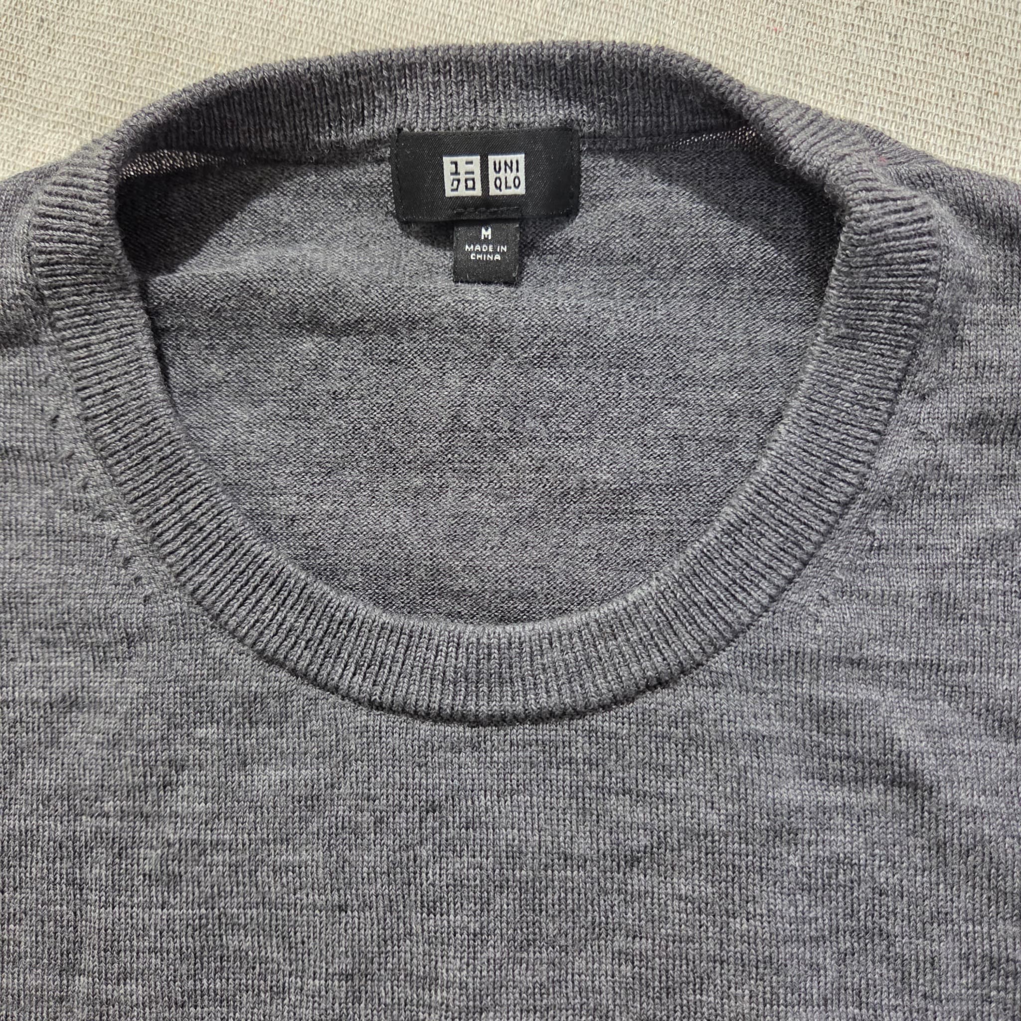 Uniqlo Extra Fine Merino Crew Neck Sweater Grey — photo 3 of 9