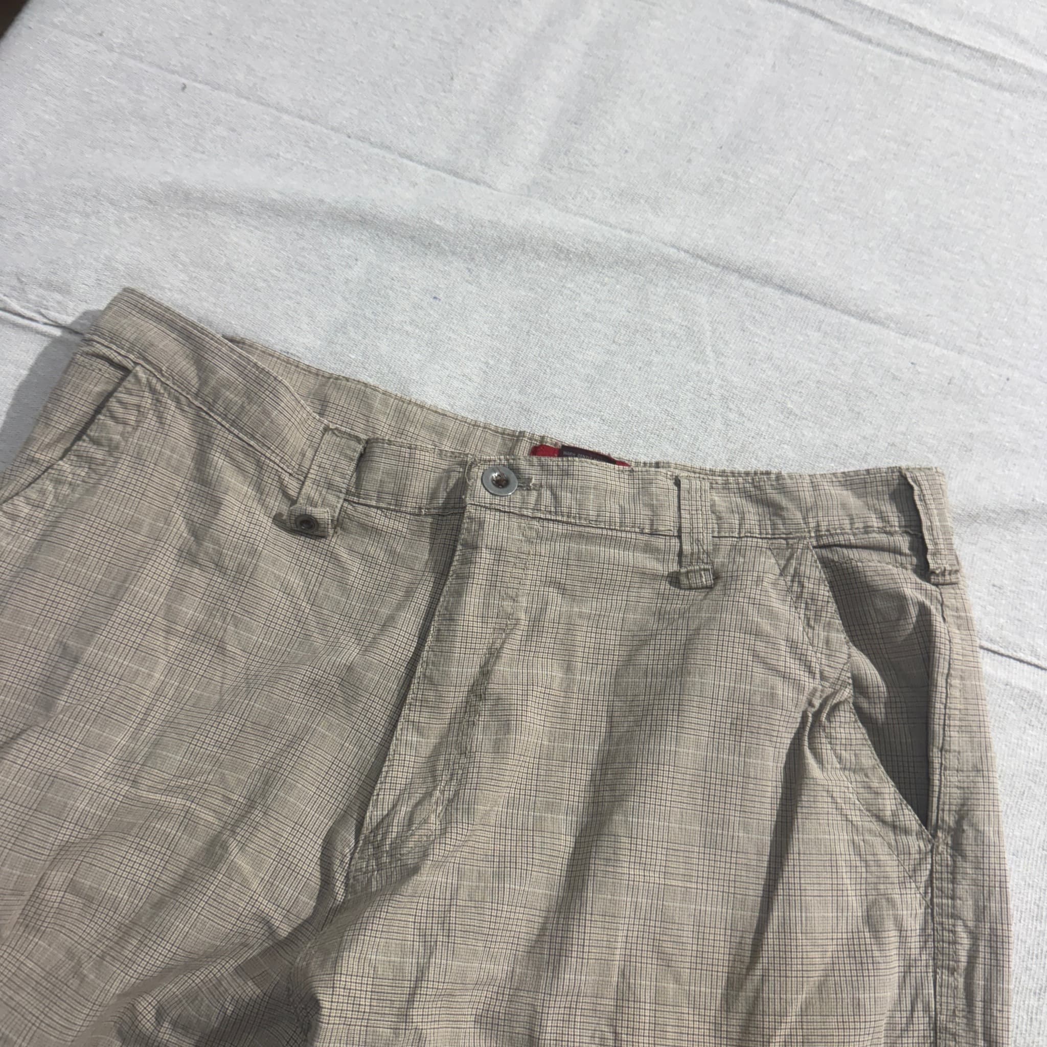Urban Supply Men's Plaid Cargo Shorts Beige Size 32 — photo 3 of 6