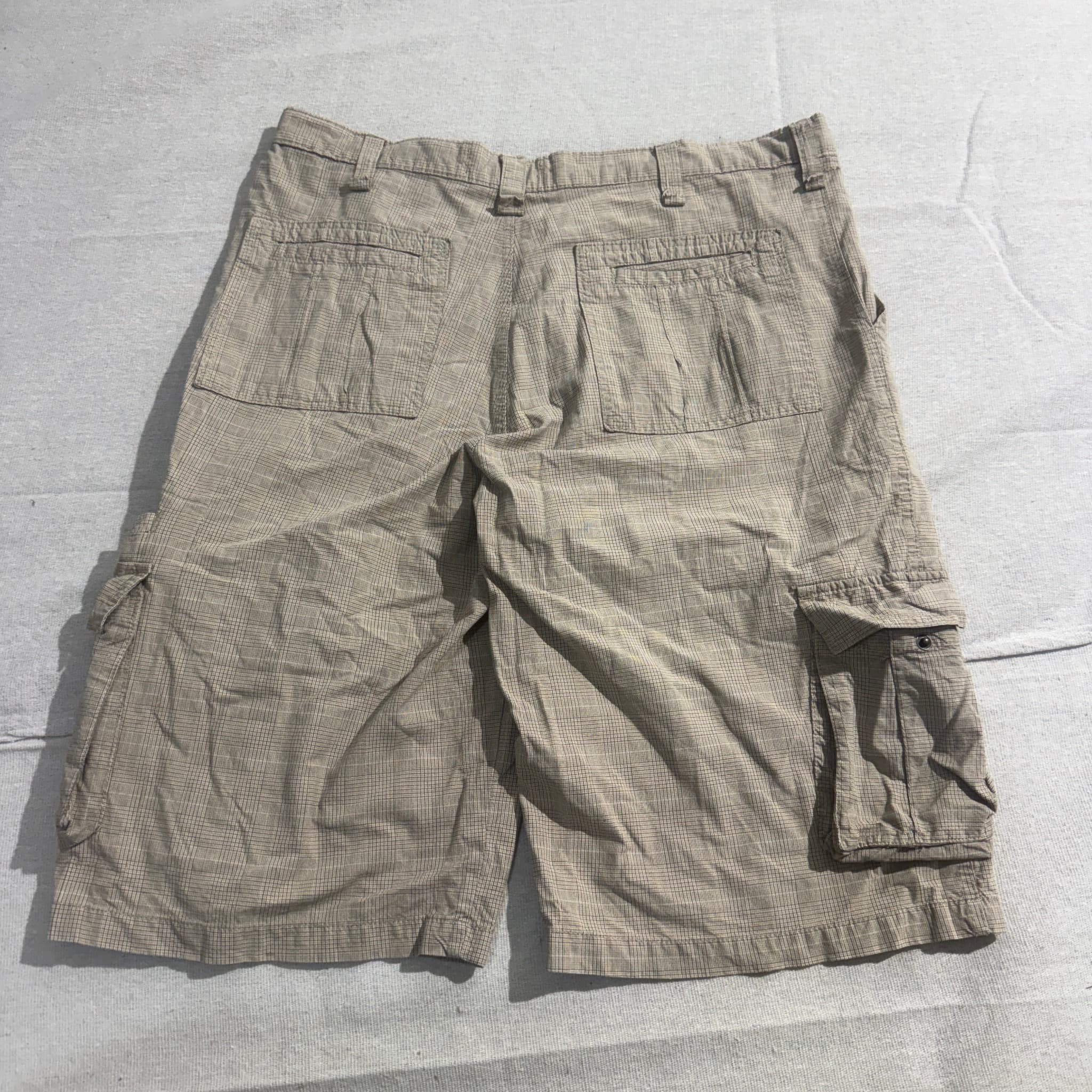 Urban Supply Men's Plaid Cargo Shorts Beige Size 32 — photo 5 of 6