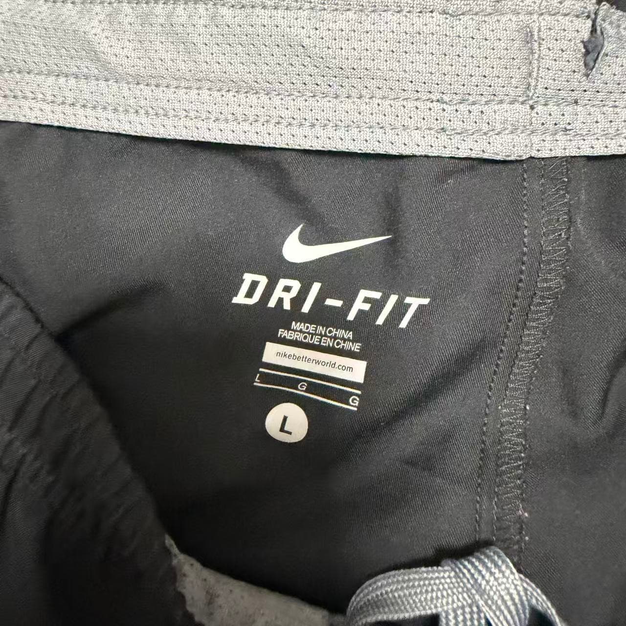 Vintage 2000s Nike Black Track Pants — photo 3 of 9
