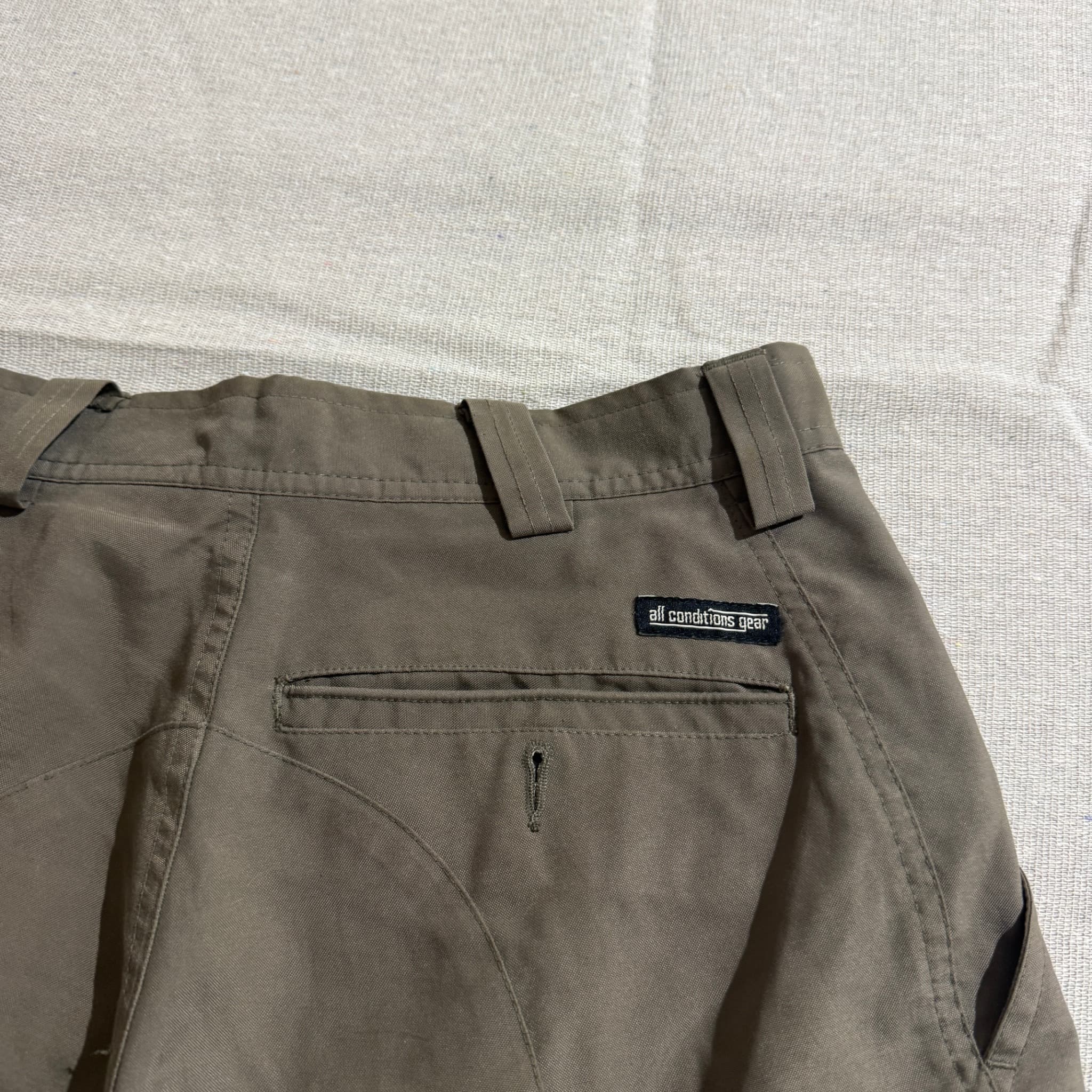 Vintage Nike ACG ACG Cargo Shorts Olive Green — photo 5 of 7