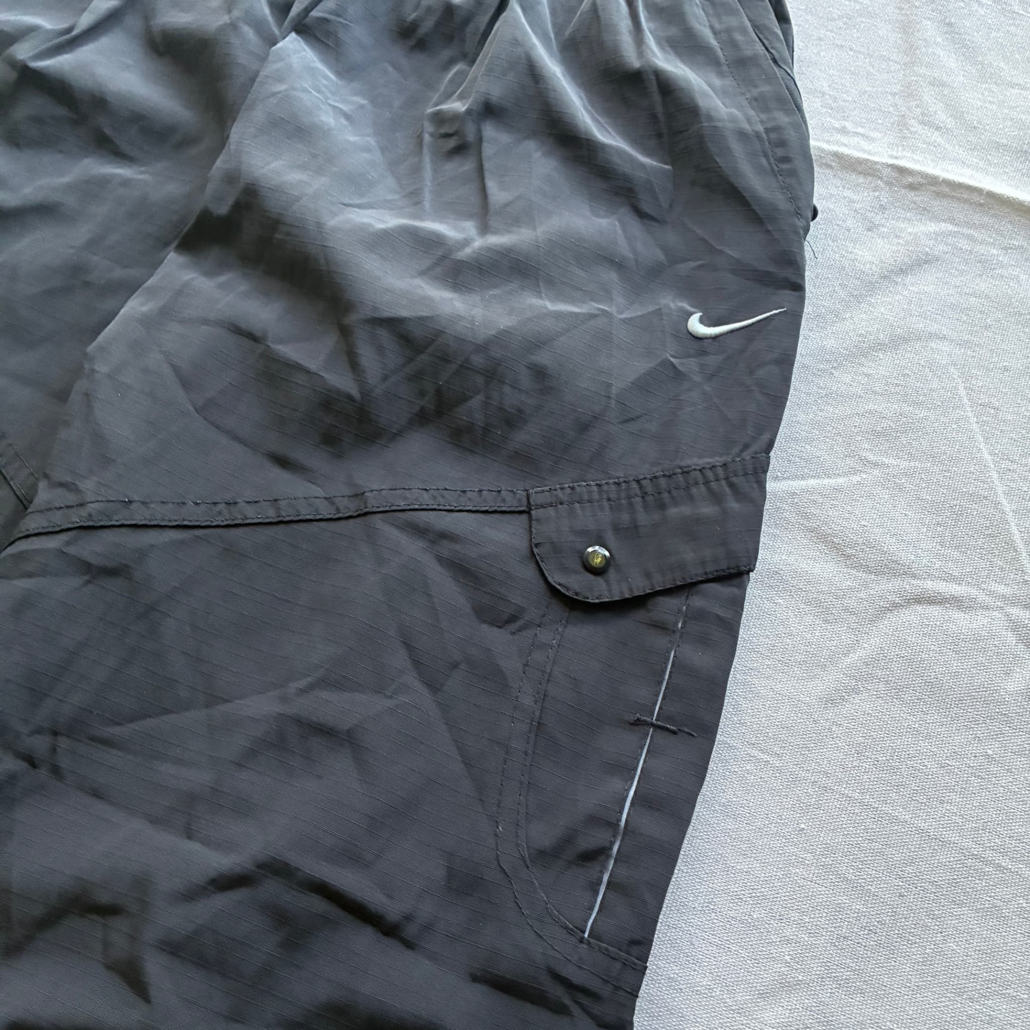 Vintage Nike ACG Black Cargo Shorts Utility Y2K Style Size L — photo 2 of 6