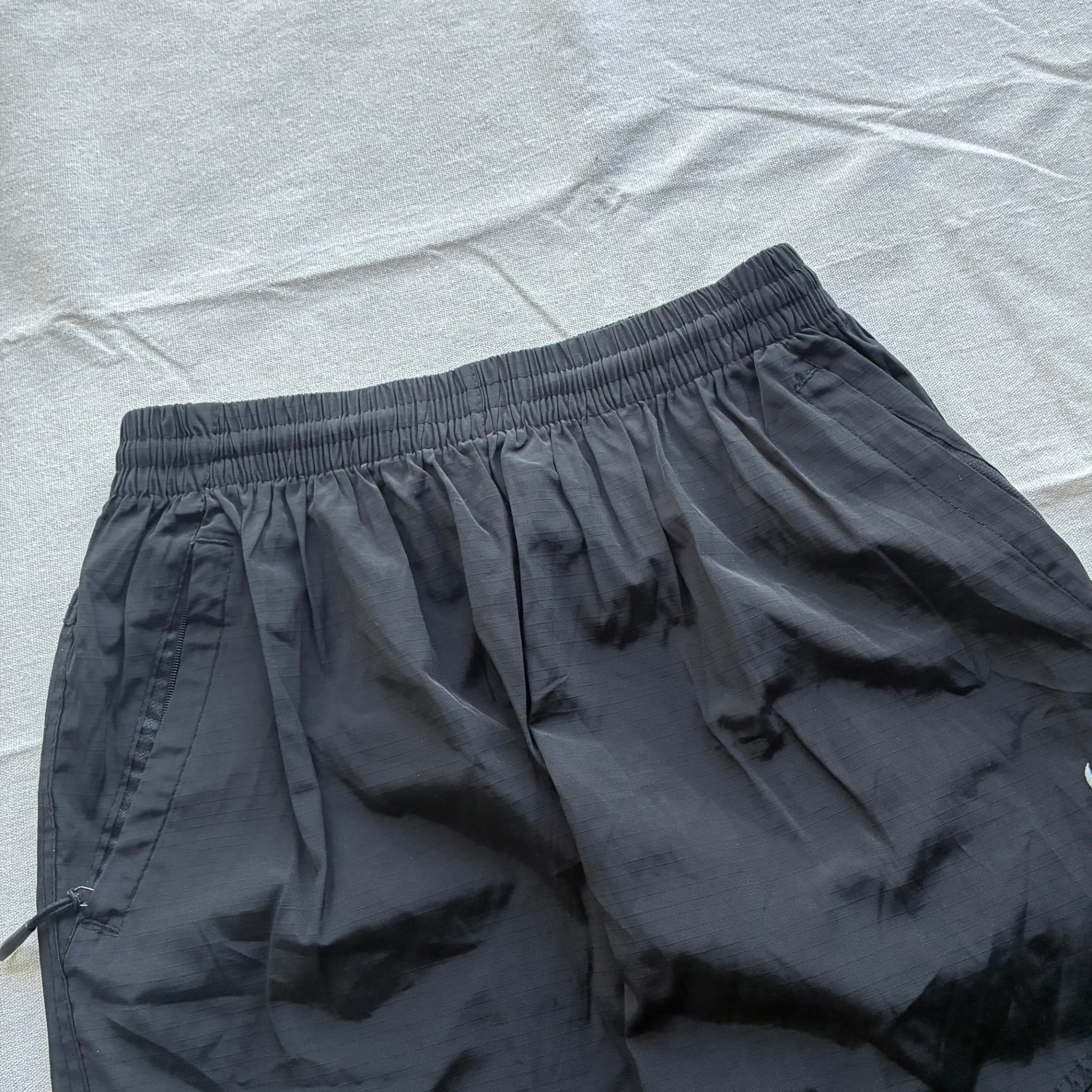 Vintage Nike ACG Black Cargo Shorts Utility Y2K Style Size L — photo 3 of 6