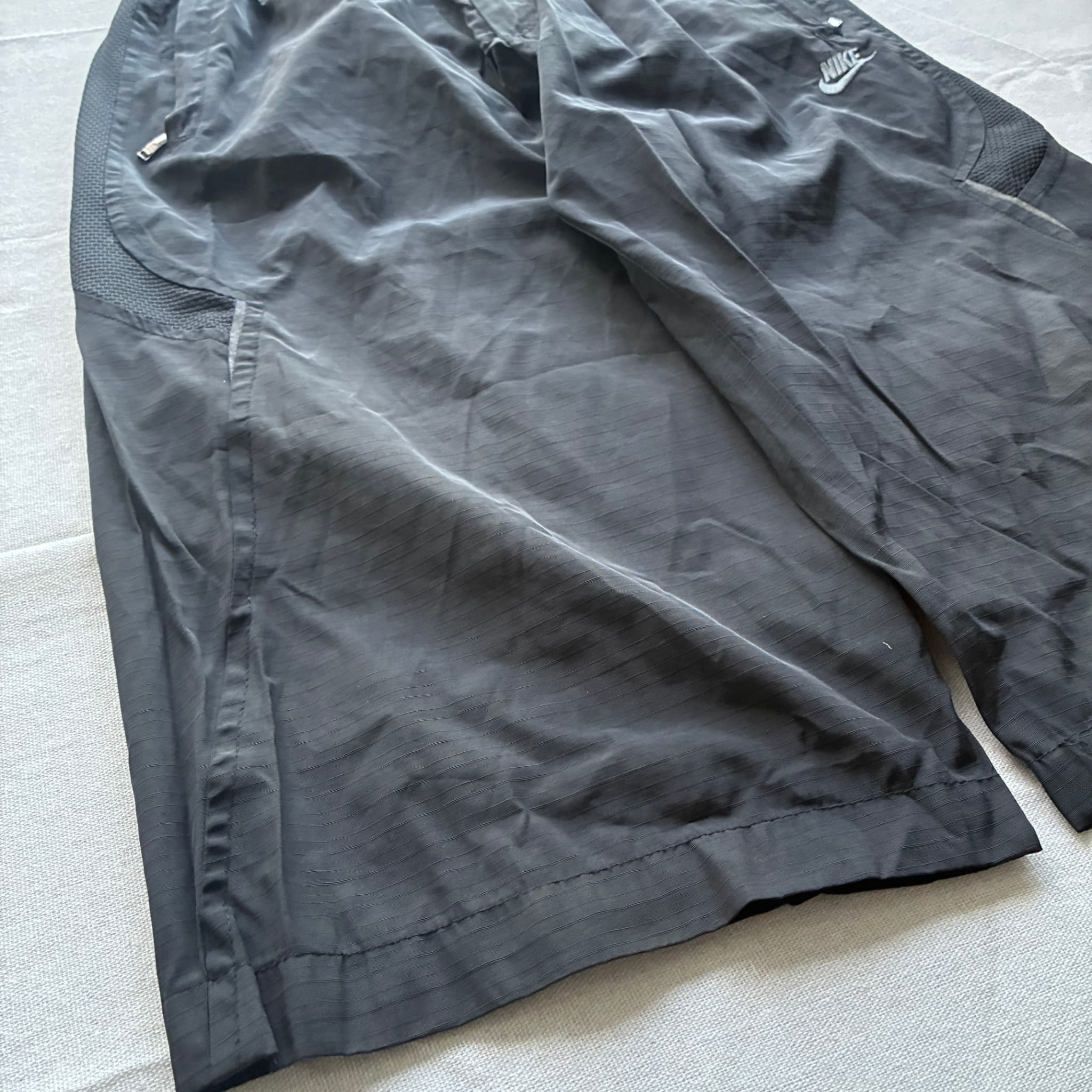 Vintage Nike Ripstop Nylon Athletic Shorts Black — photo 2 of 6