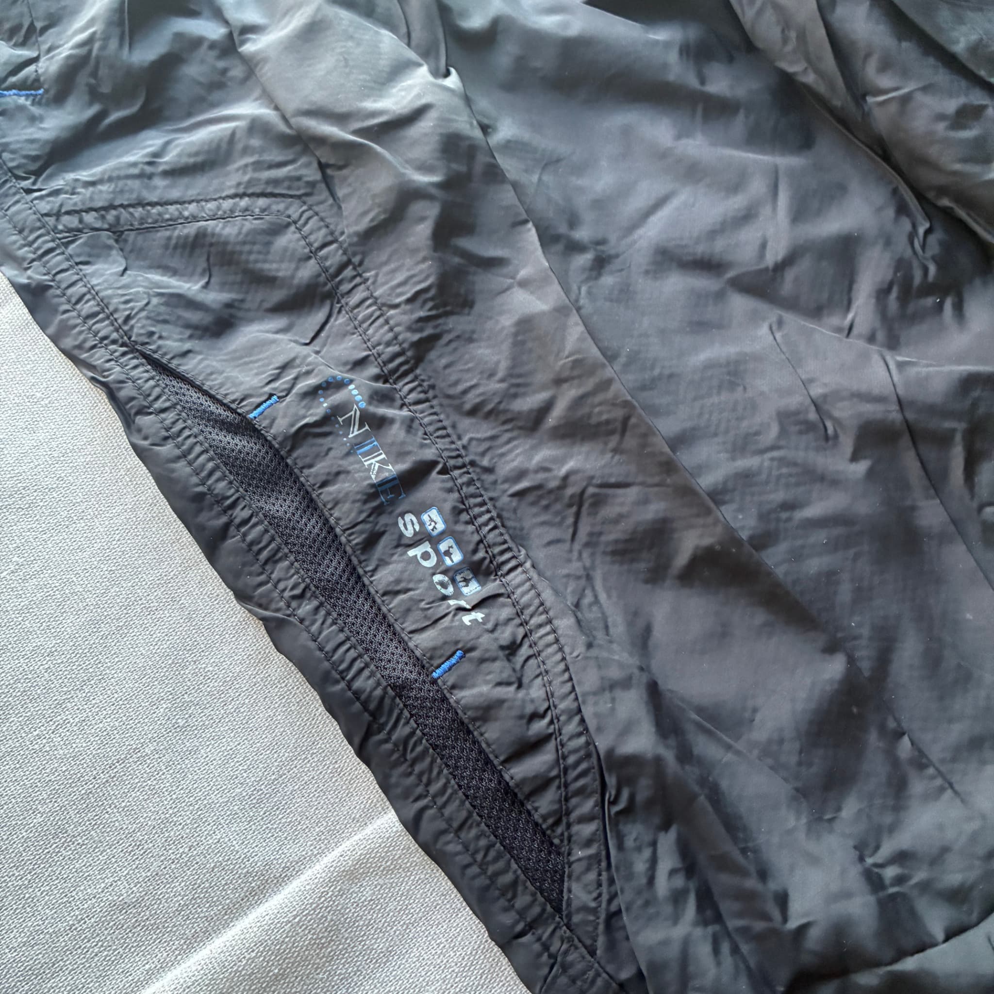Vintage Nike Sport Nylon Cargo Shorts Black — photo 2 of 7