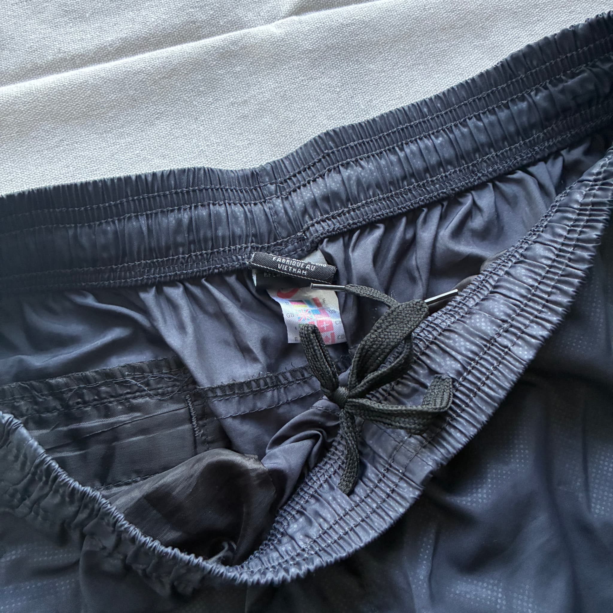 Vintage Nike Sport Nylon Cargo Shorts Black Utility Y2K — photo 4 of 7