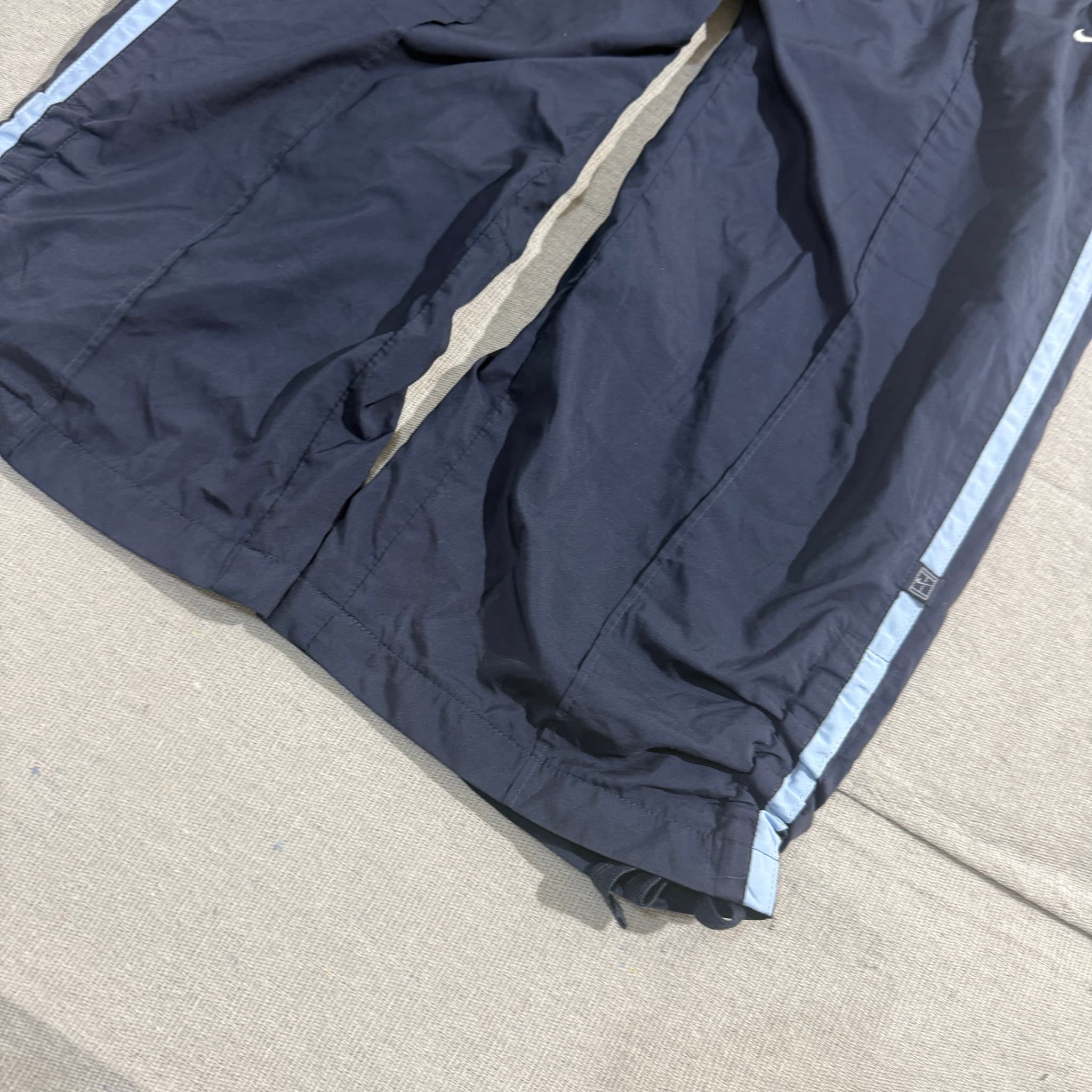 Vintage Nike Tennis Court Logo Nylon Track Pants Navy Blue — photo 2 of 6