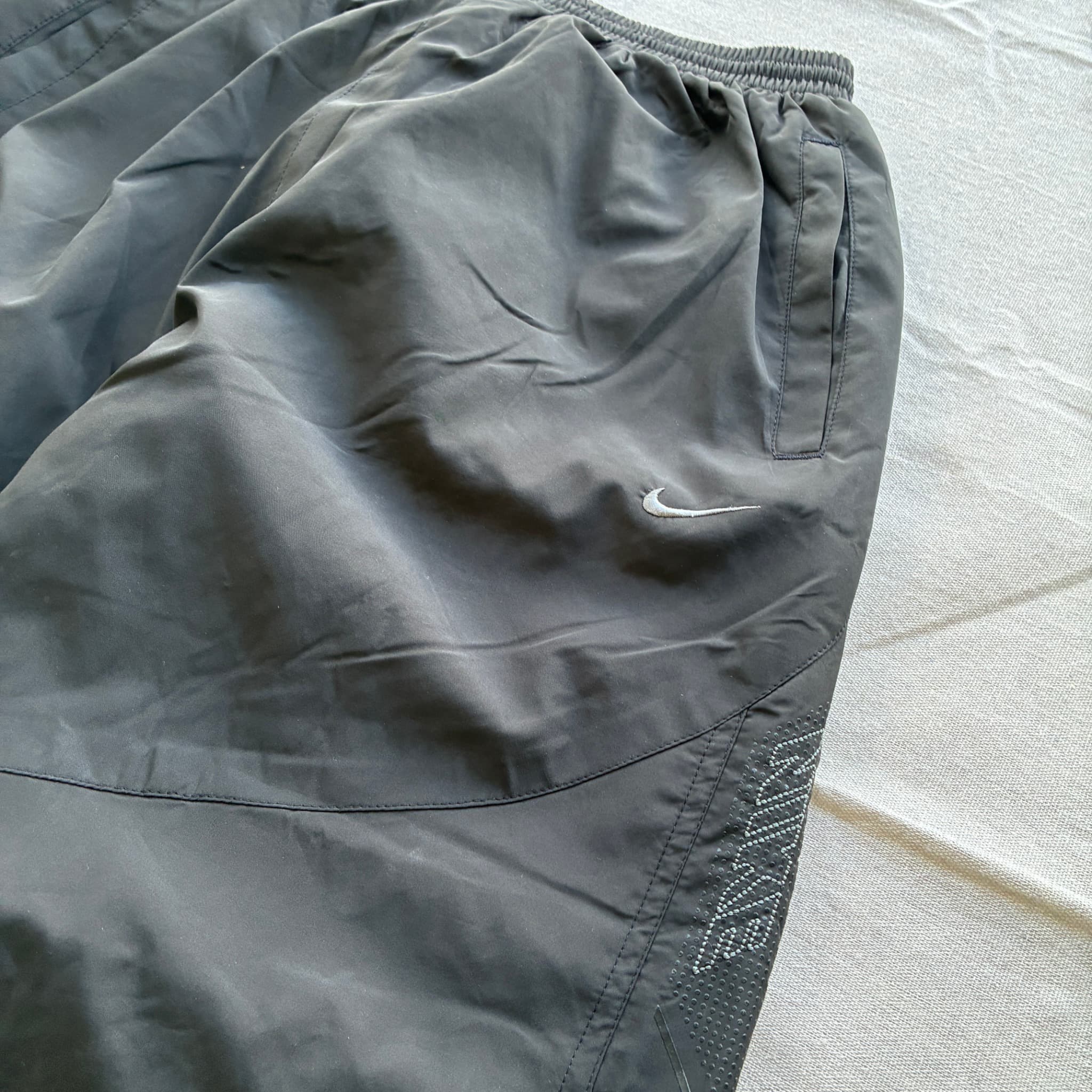 Vintage Nike Y2K Wide Leg Nylon Track Pants Black — photo 3 of 7