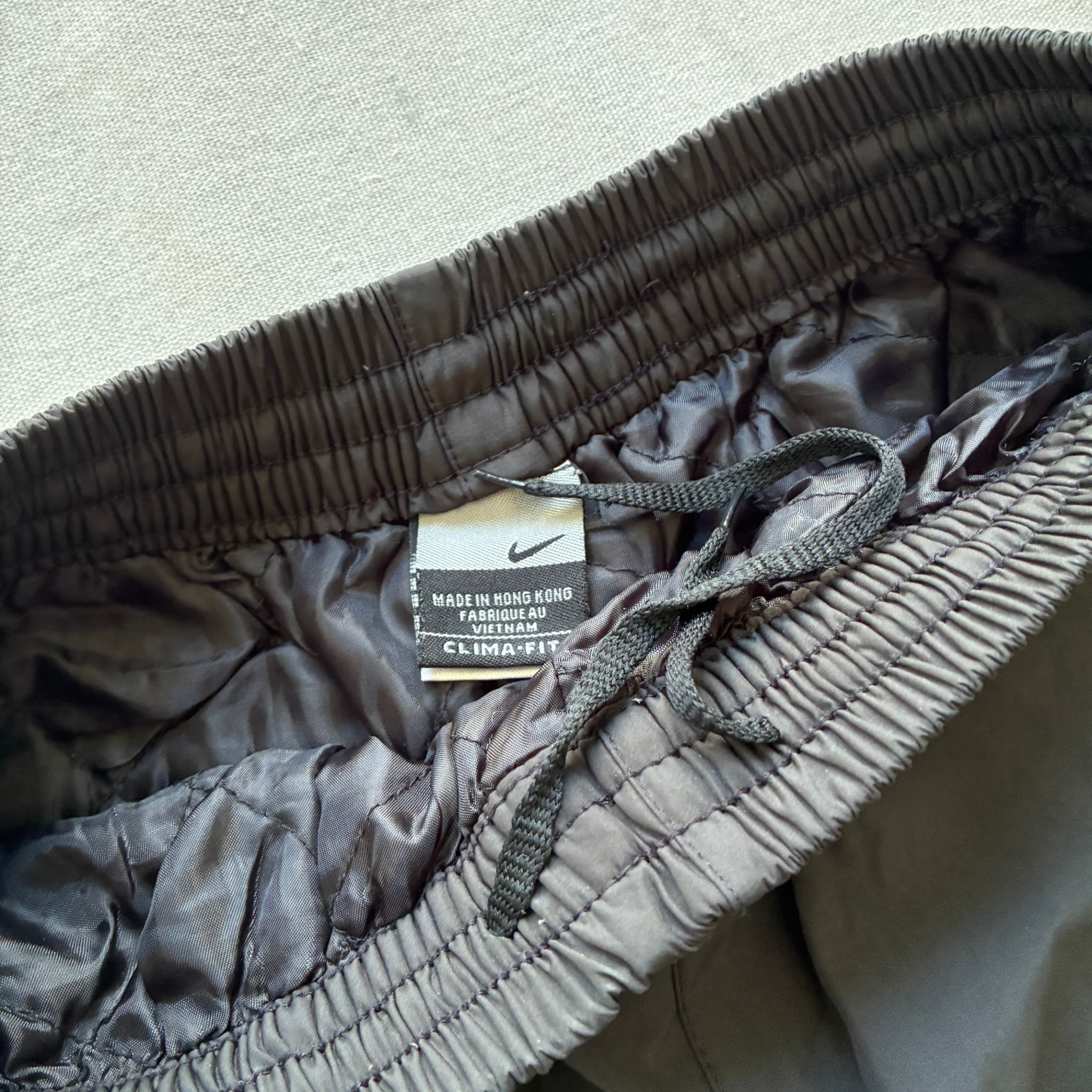 Vintage Nike Y2K Wide Leg Nylon Track Pants Black — photo 4 of 7