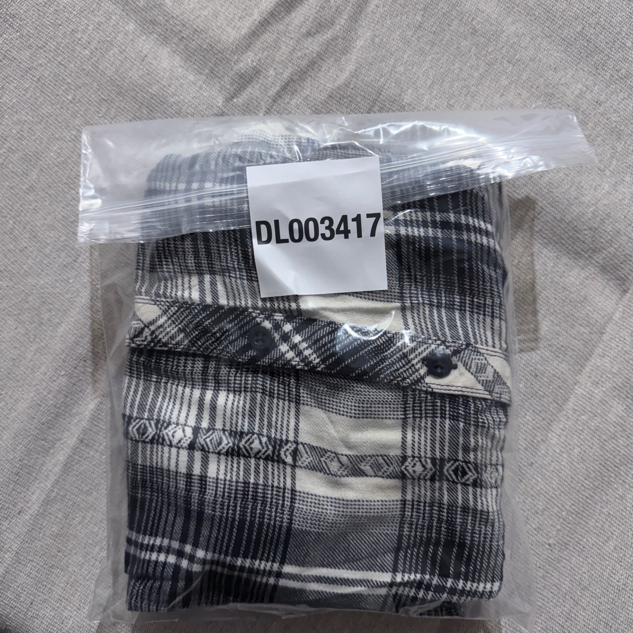 Volcom Women's Black White Plaid Long Sleeve Button-Up Shirt Size 10 — photo 7 of 7