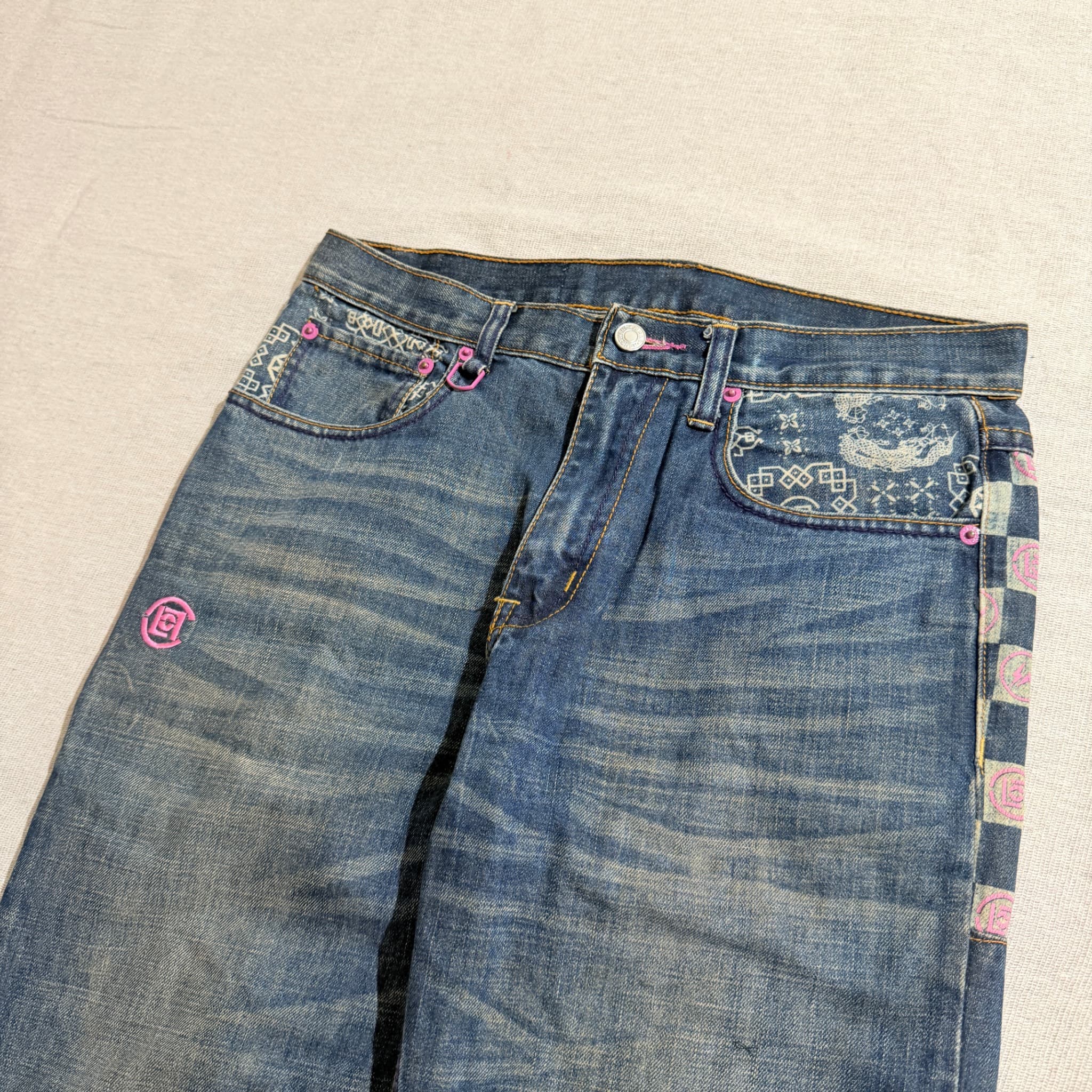 x Hello Kitty Collaboration Denim Jeans Blue Embroidered Size 40 — photo 4 of 10