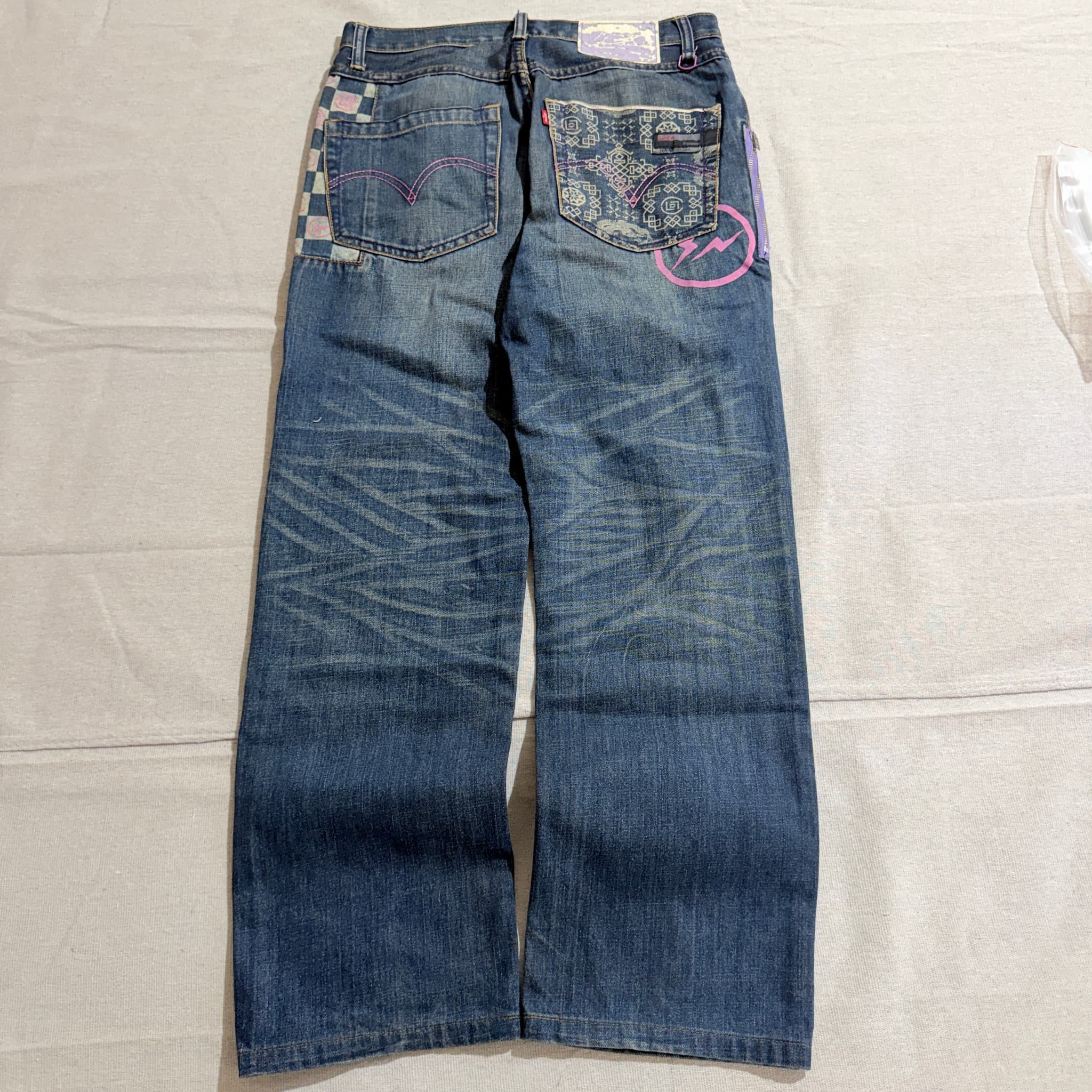 x Hello Kitty Collaboration Denim Jeans Blue Embroidered Size 40 — photo 7 of 10