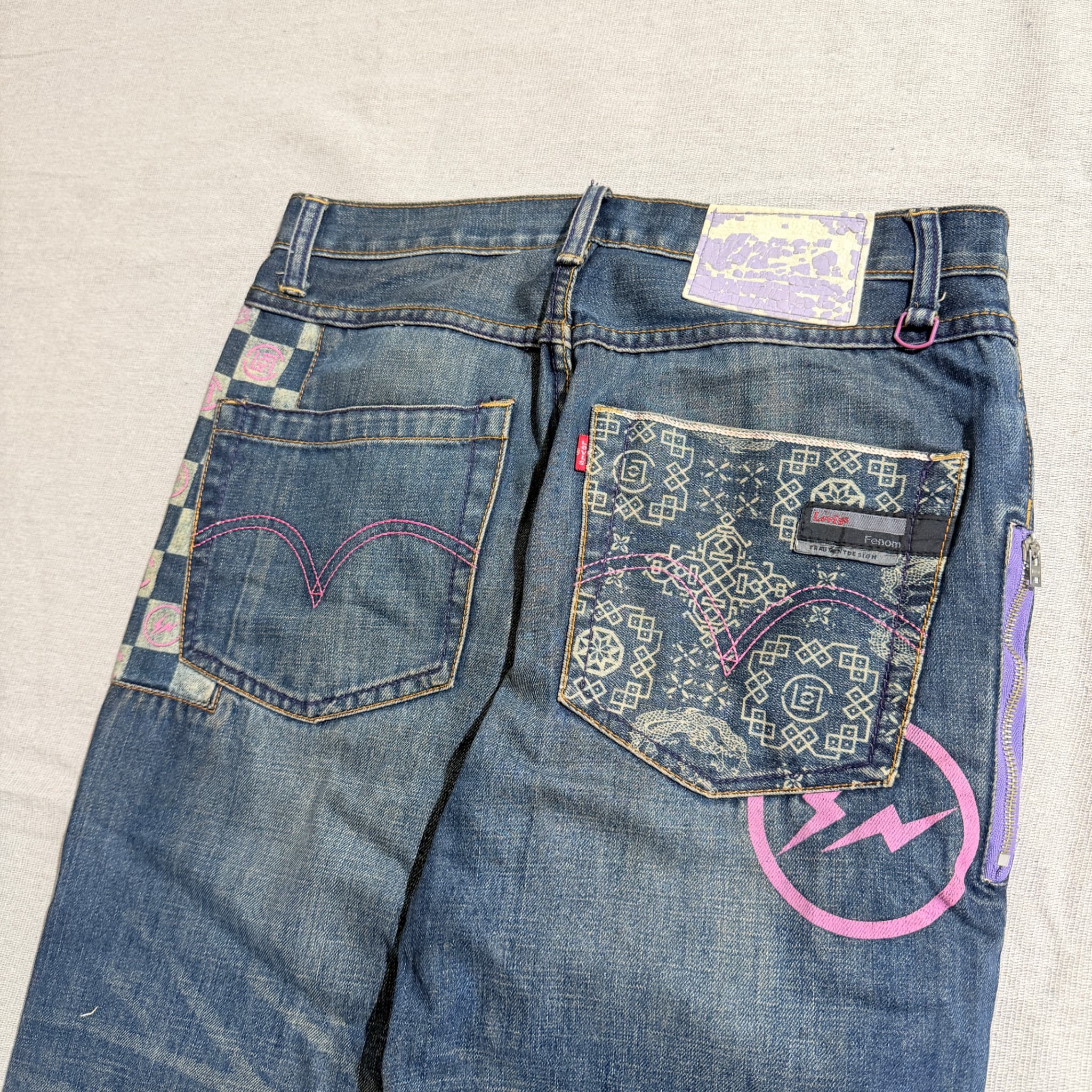 x Hello Kitty Collaboration Denim Jeans Blue Embroidered Size 40 — photo 8 of 10
