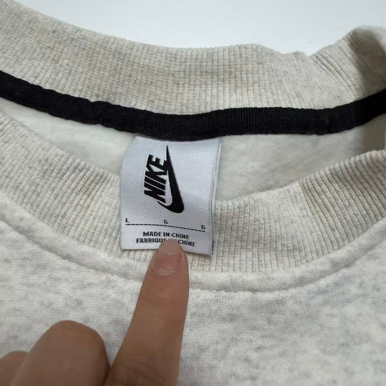 x Stüssy World Tour Crewneck Sweatshirt Grey — photo 4 of 9