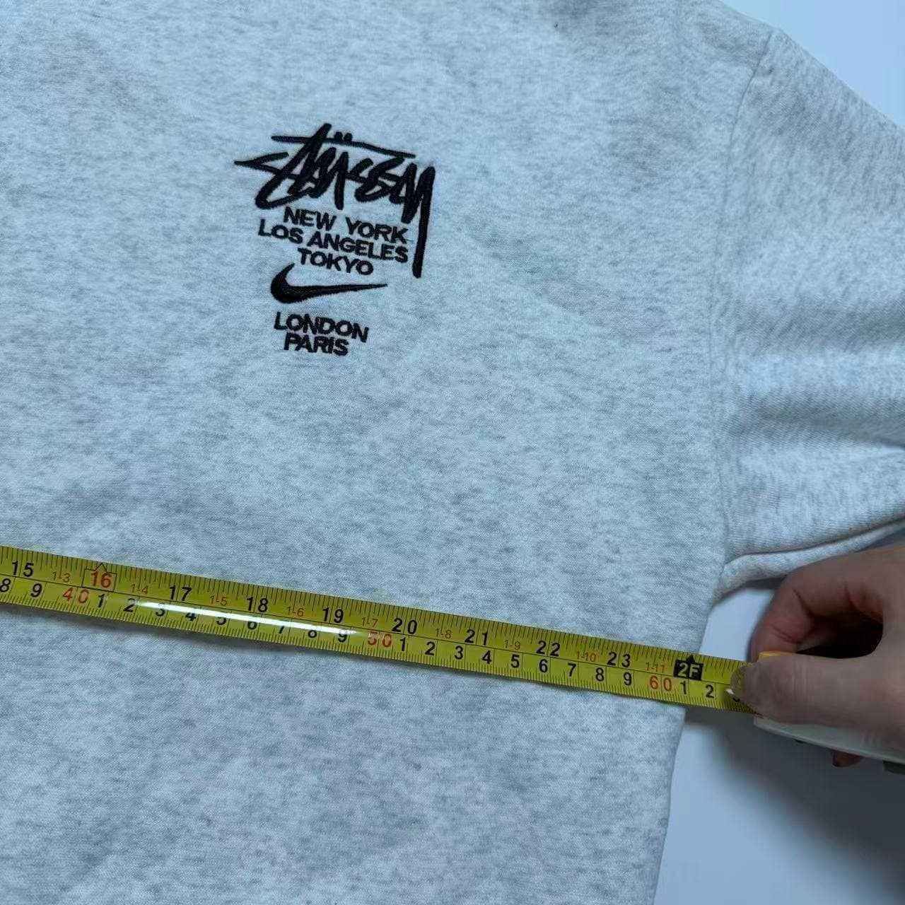 x Stüssy World Tour Crewneck Sweatshirt Grey — photo 5 of 9