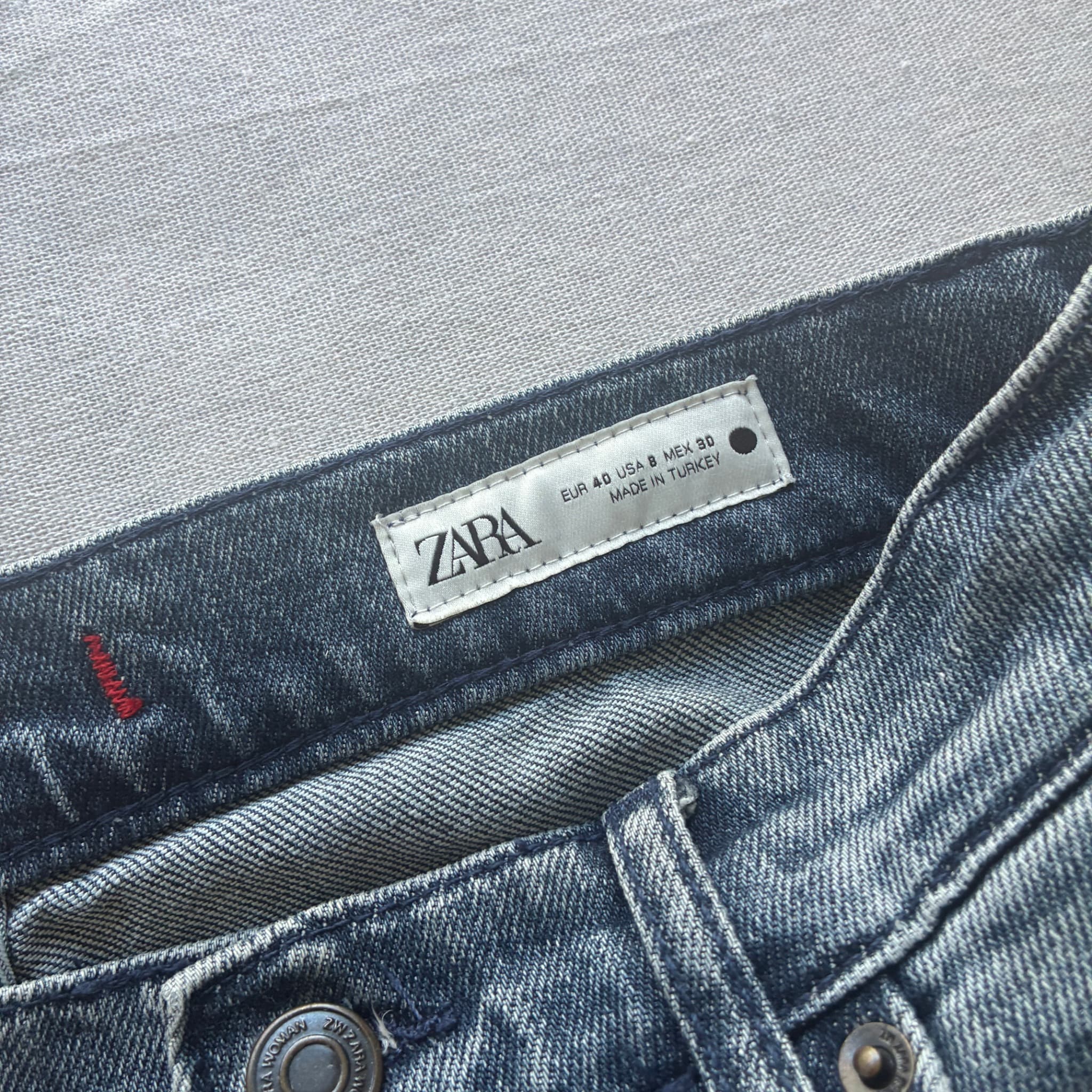 Zara Mid-Wash Denim Jeans Size 40 — photo 4 of 7