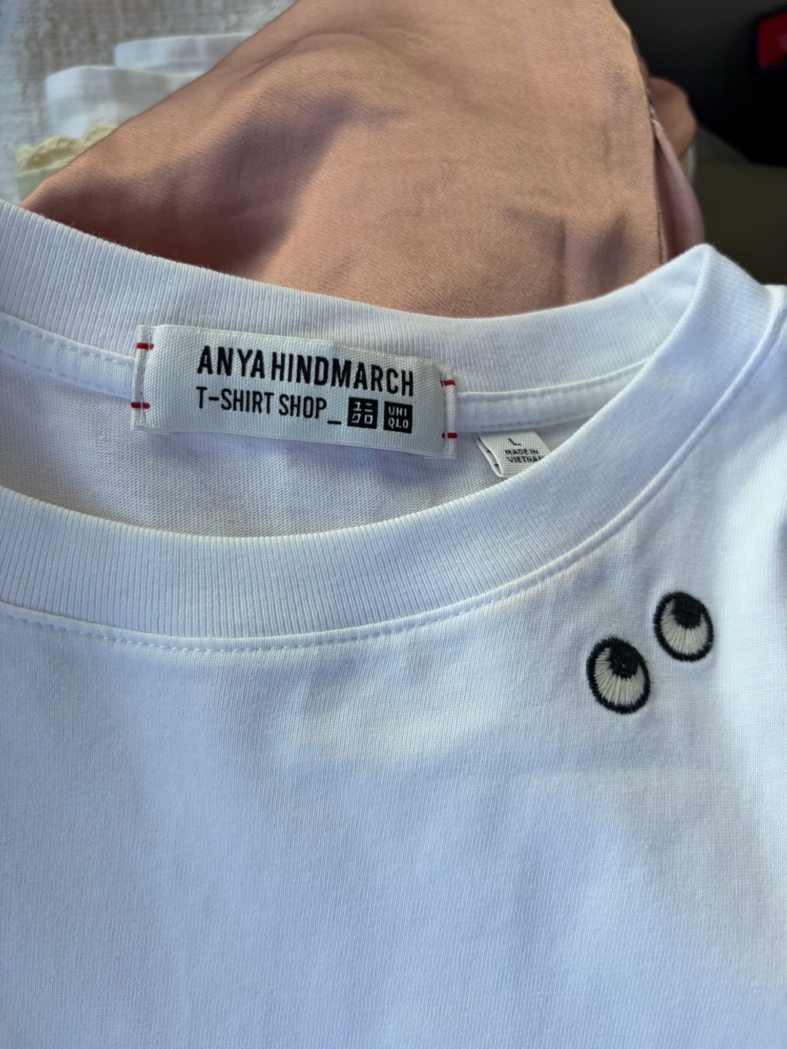 ANYA HINDMARCH X UNIQLO White Eye Logo T-Shirt — photo 4 of 4