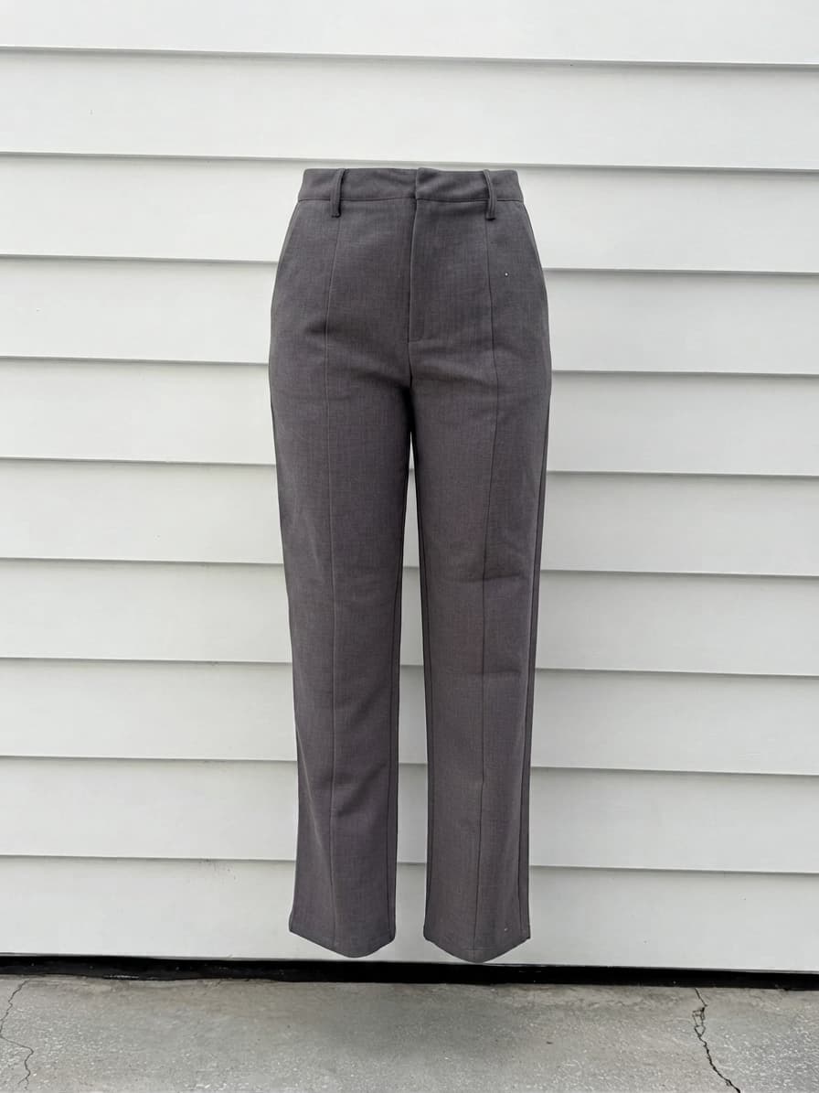 Pretty little thing Grey High-Waisted Trousers With Front Seam Detail — photo 4 of 7