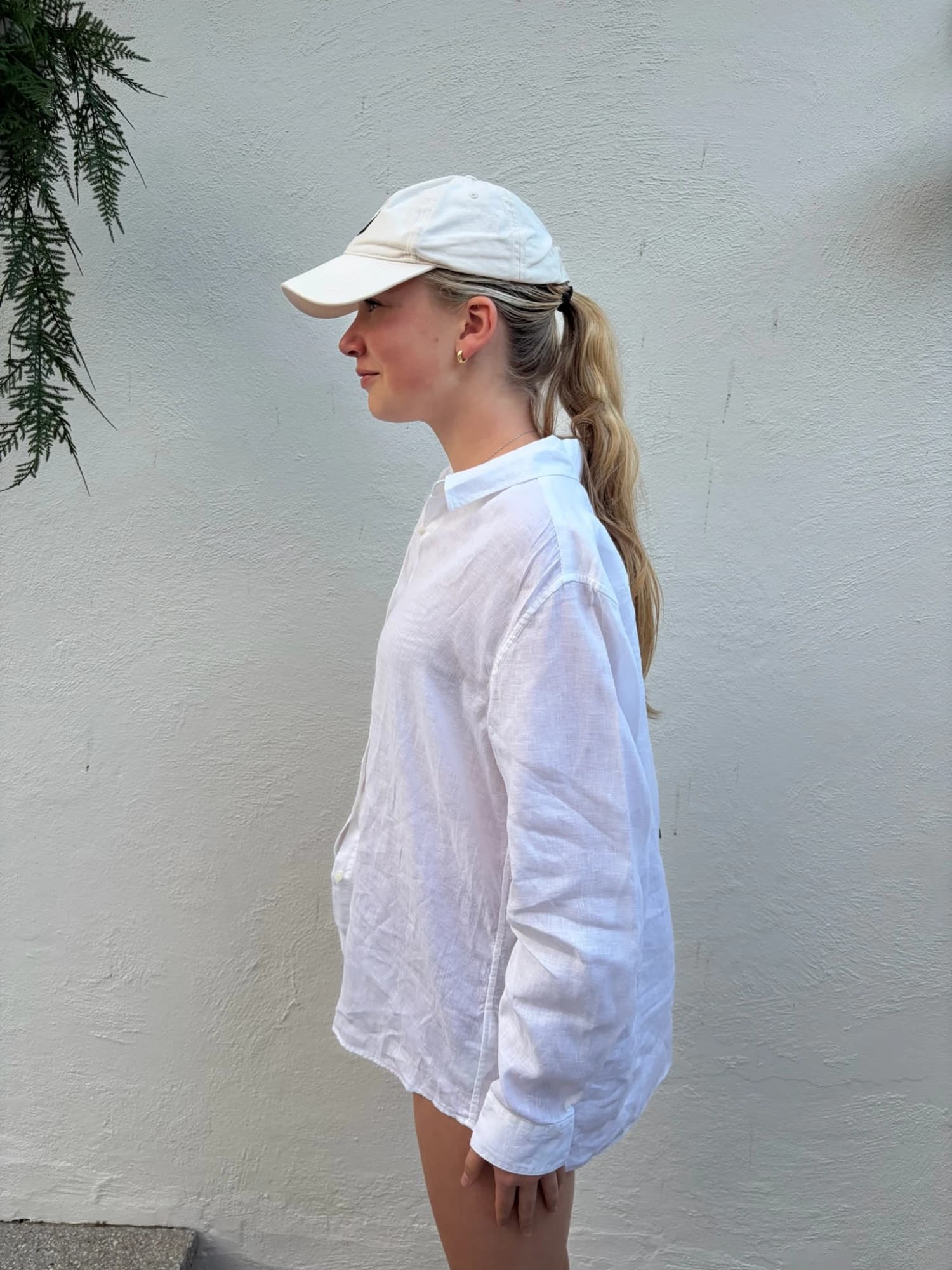 Uniqlo White Linen Button-Down Shirt — photo 4 of 4