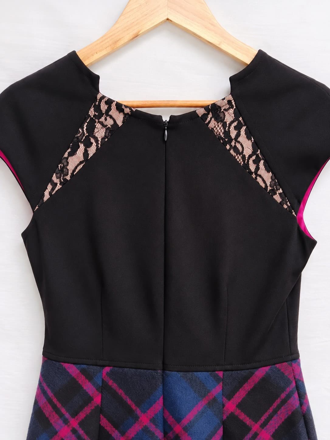 Alannah Hill What Took You So Long Dress Size 8 Wool Tartan Plaid Lace Black Pink — photo 5 of 8