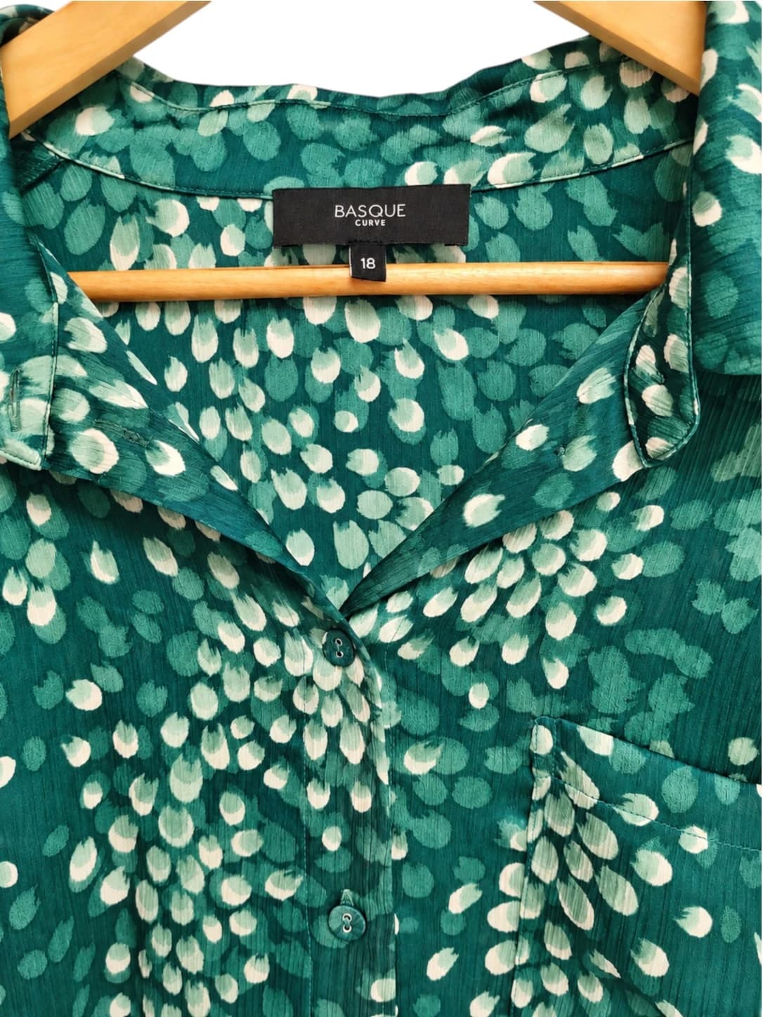BASQUE CURVE Emerald Green Abstract Print Button Down Blouse Size 18 — photo 2 of 5